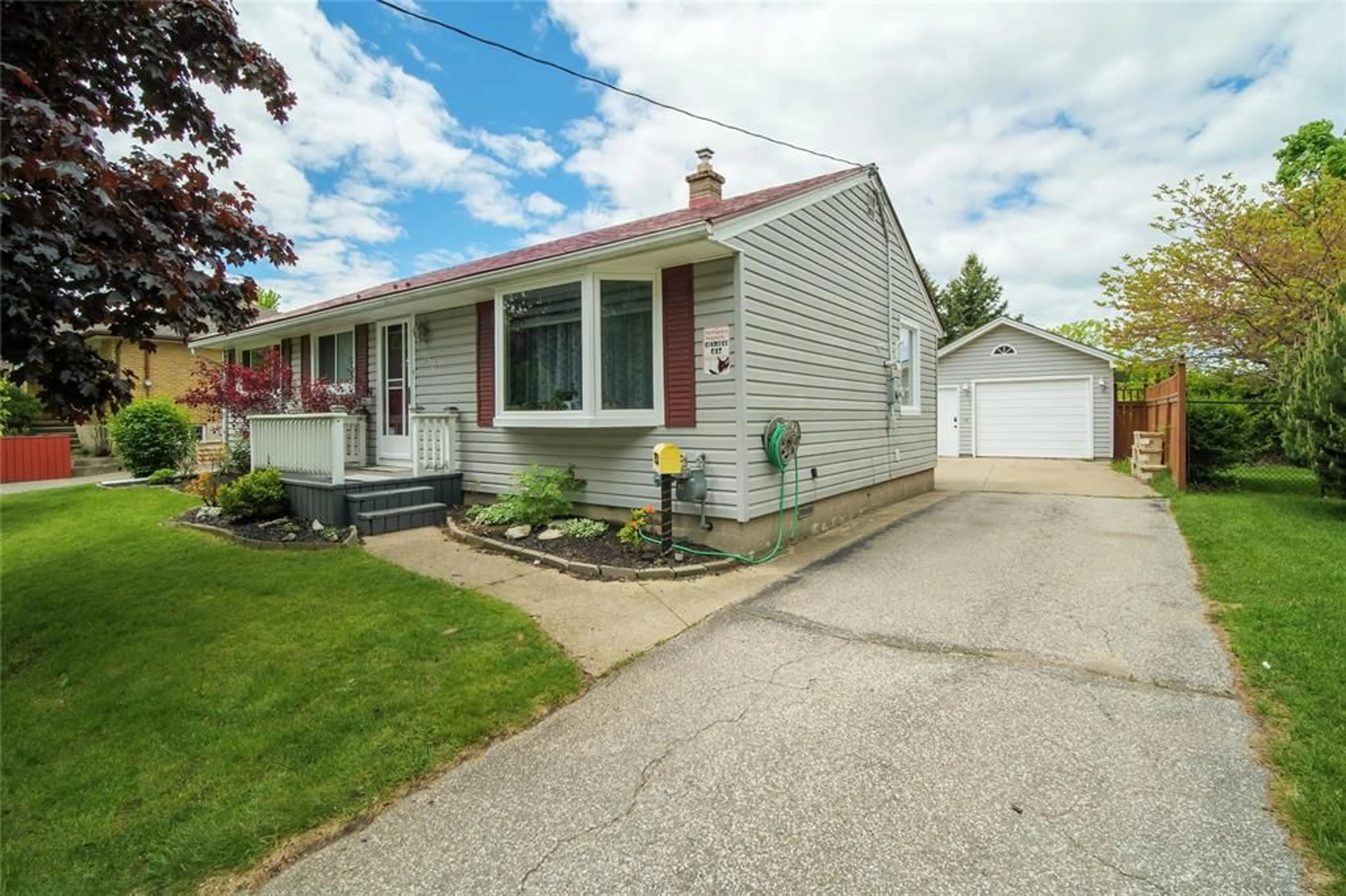 Home with vinyl exterior material, street for 753 Kember Ave, Sarnia Ontario N7S 2T3