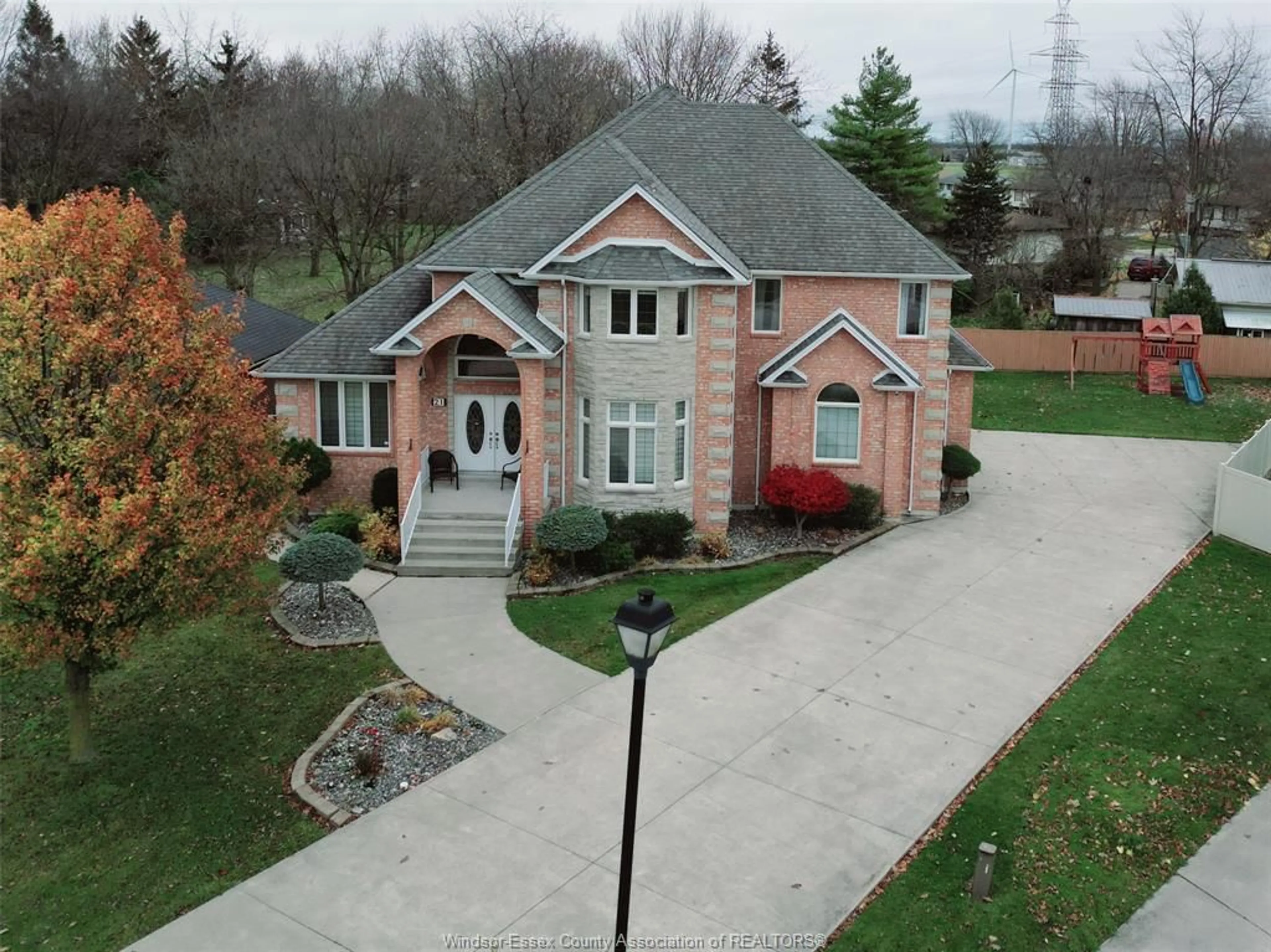 A pic from outside/outdoor area/front of a property/back of a property/a pic from drone, street for 21 LAURENTIA Dr, Tilbury Ontario N0P 2L0