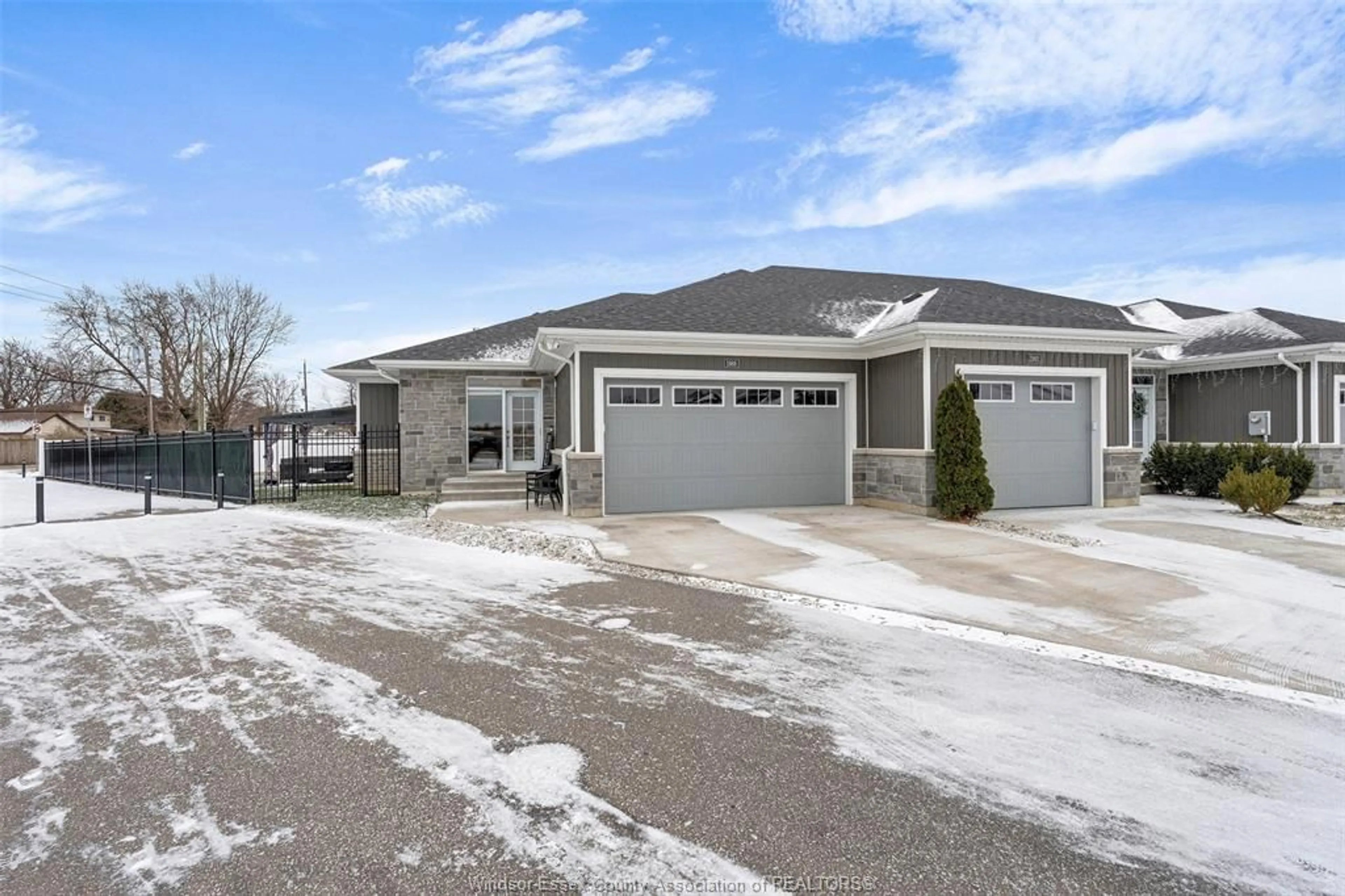 Indoor garage for 1988 ETHAN Crt, Windsor Ontario N8T 0B3