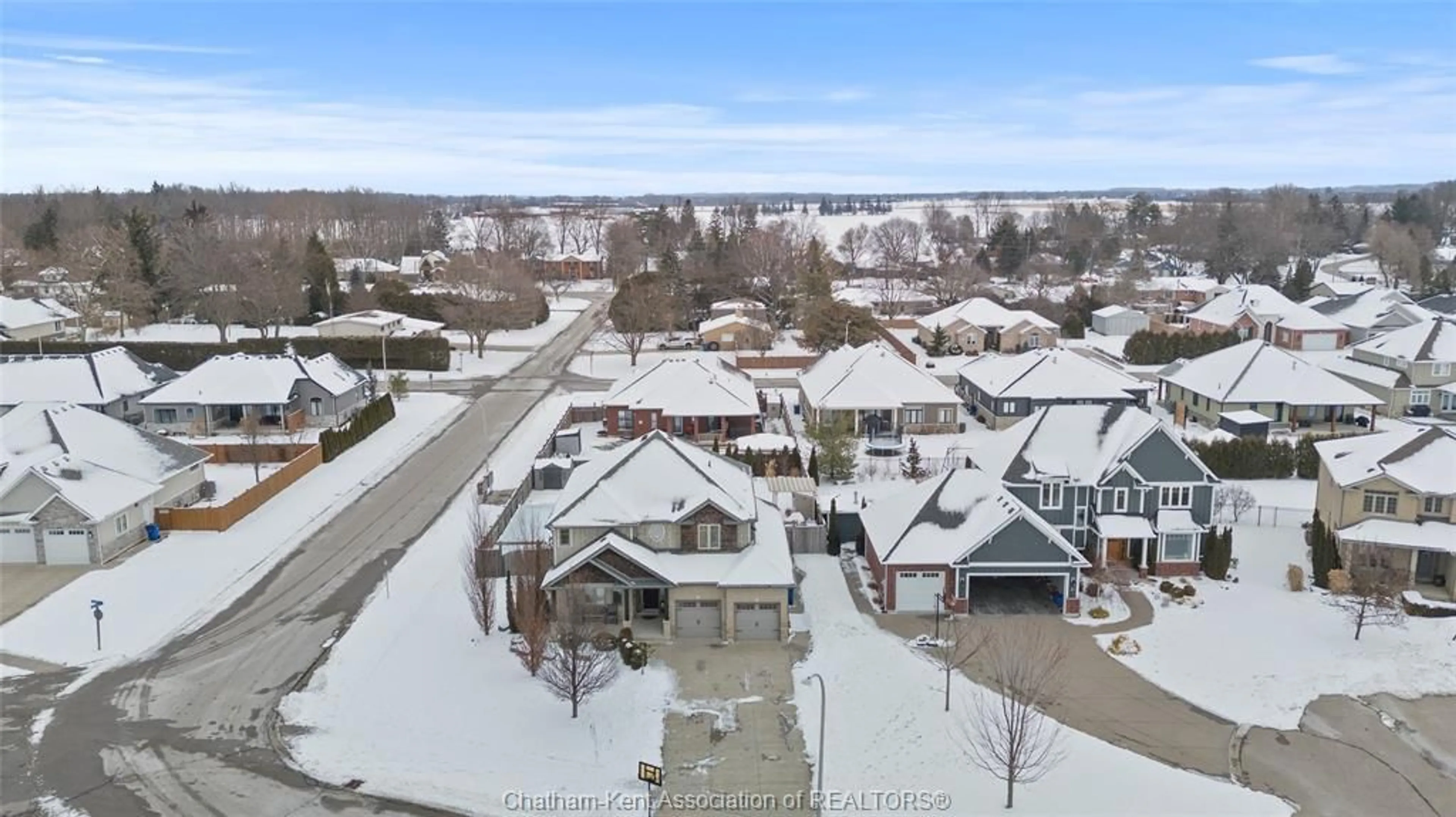 A pic from outside/outdoor area/front of a property/back of a property/a pic from drone, city buildings view from balcony for 28 Legacy Lane, Chatham Ontario N7M 0J4