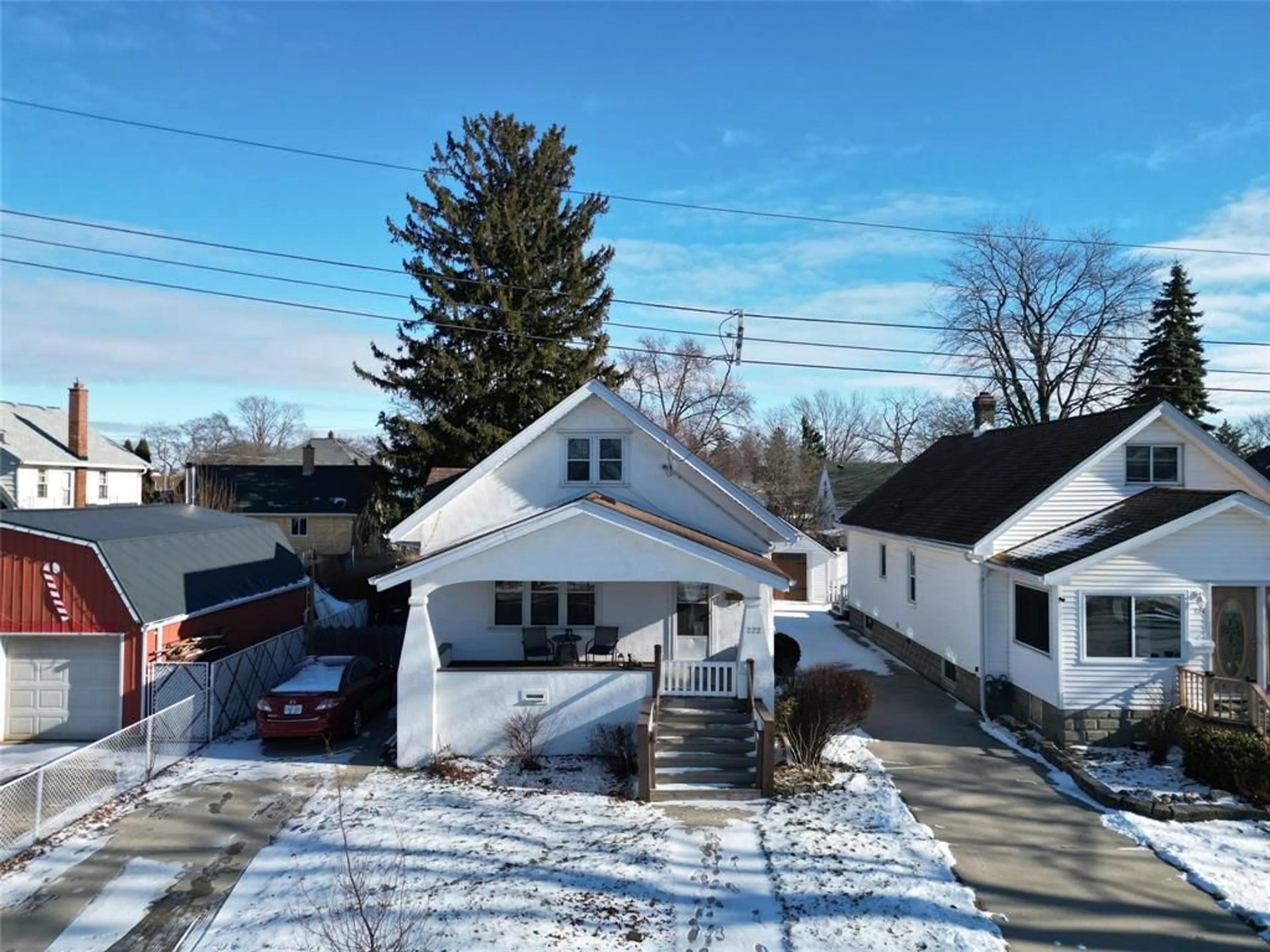 A pic from outside/outdoor area/front of a property/back of a property/a pic from drone, street for 222 SHEPHERD St, Sarnia Ontario N7T 3J5