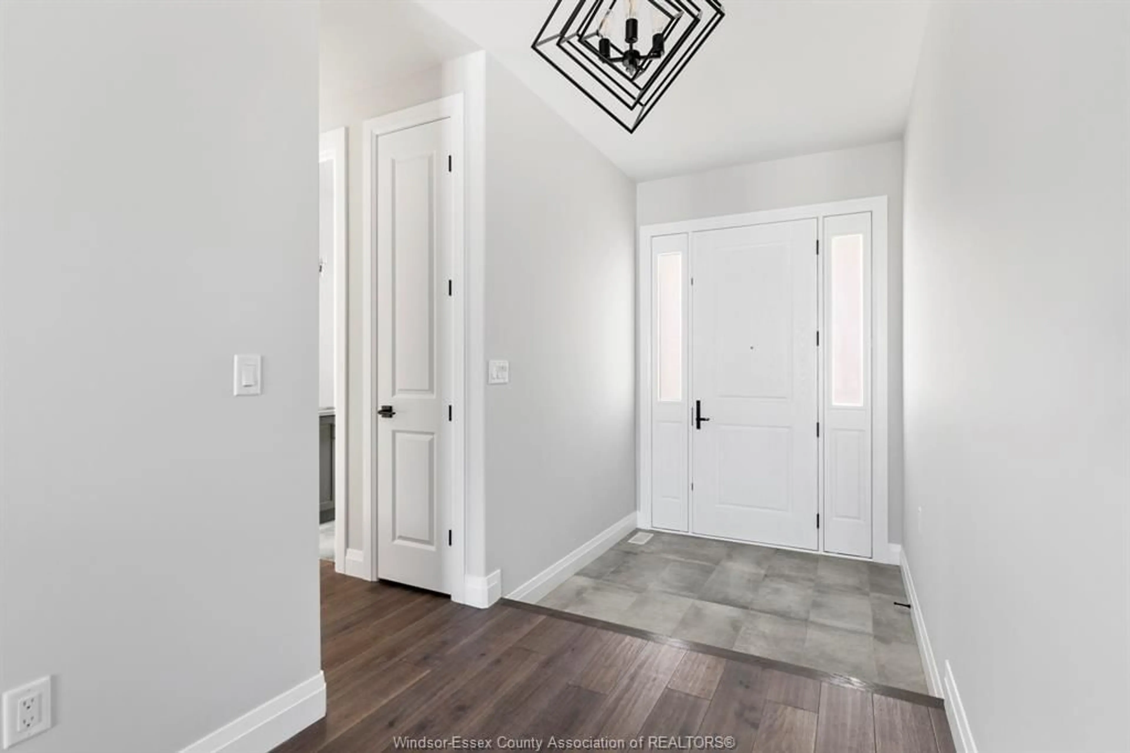 Indoor entryway for 625 ORCHARDS Cres, Windsor Ontario N9E 0B3