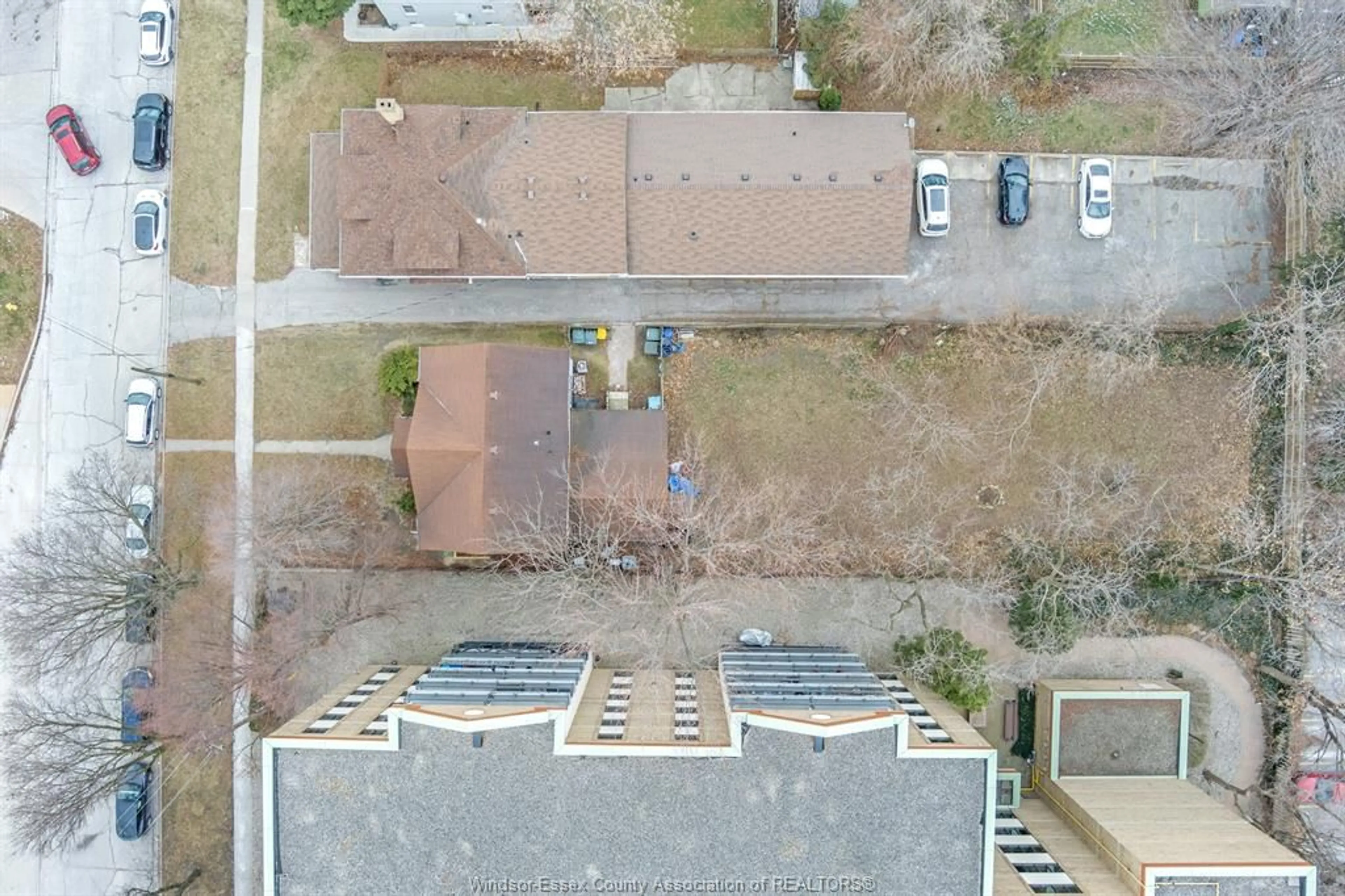 A pic from outside/outdoor area/front of a property/back of a property/a pic from drone, unknown for 242 BROCK, Windsor Ontario N9C 2S6