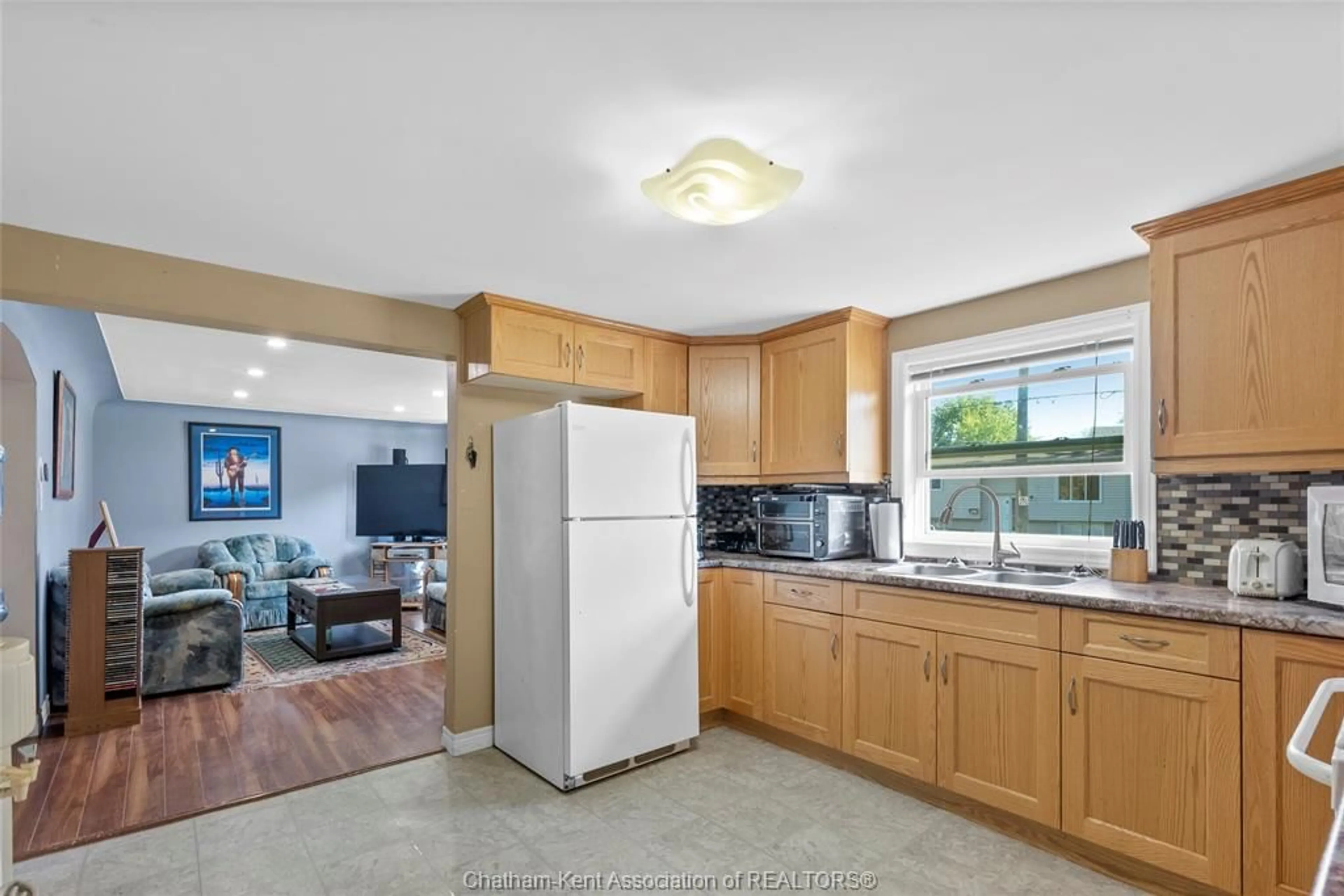 Standard kitchen, ceramic/tile floor for 30 Wilkinson St, Chatham Ontario N7M 4X5