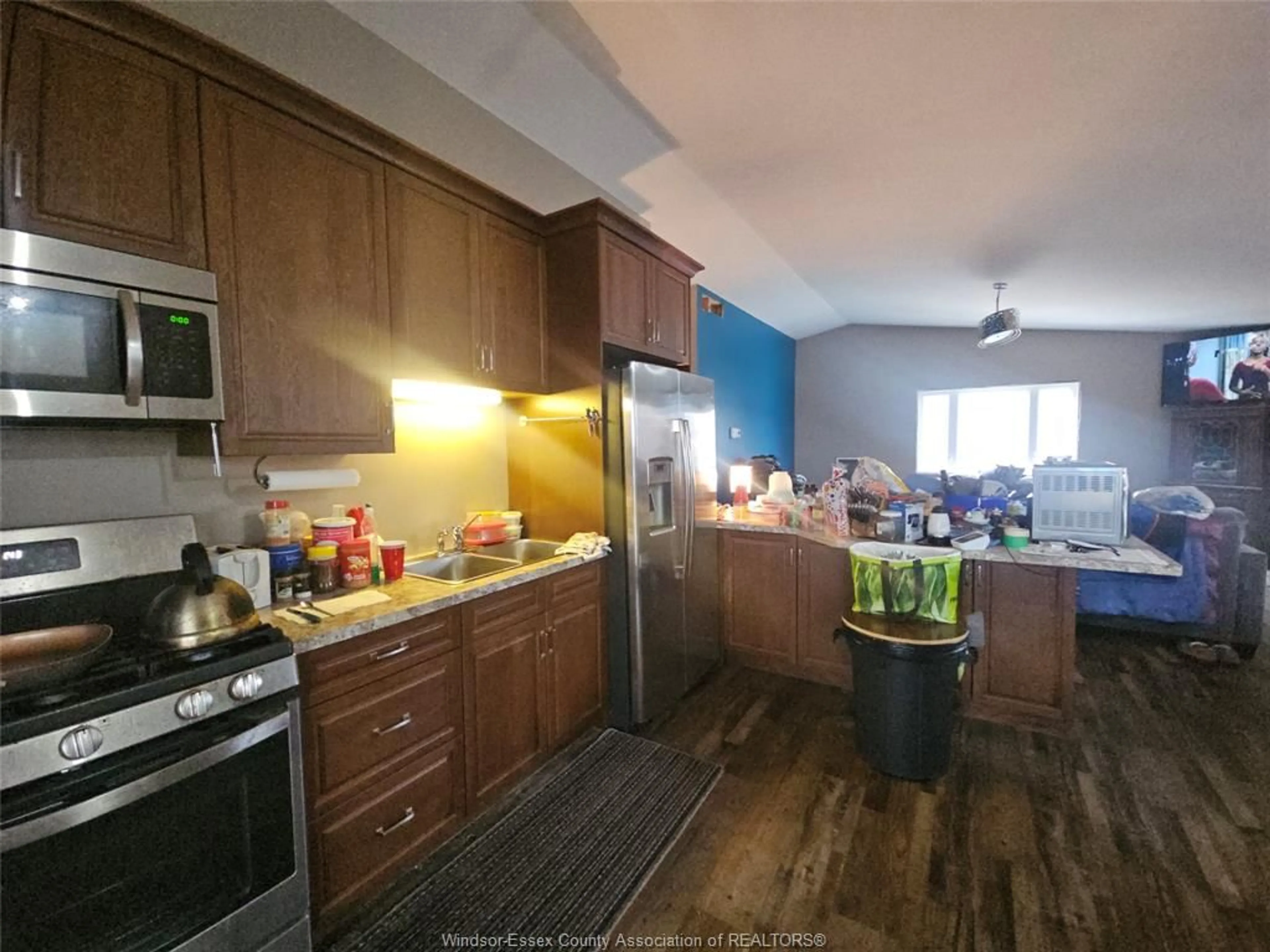 Standard kitchen, wood/laminate floor for 1213 CANAL St, Kingsville Ontario N9Y 2E6