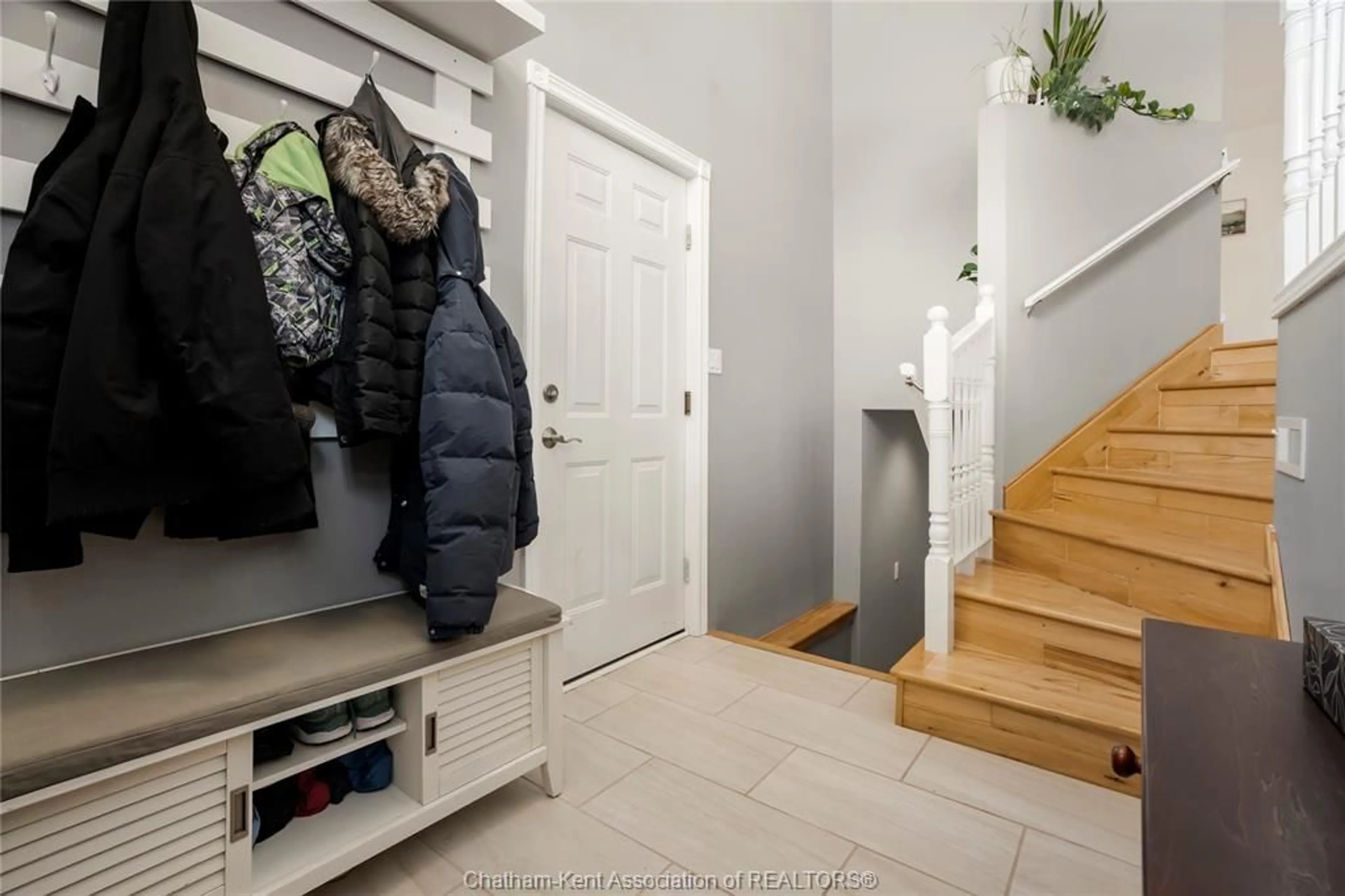 Indoor entryway for 103 Garden Path, Chatham Ontario N7L5L6