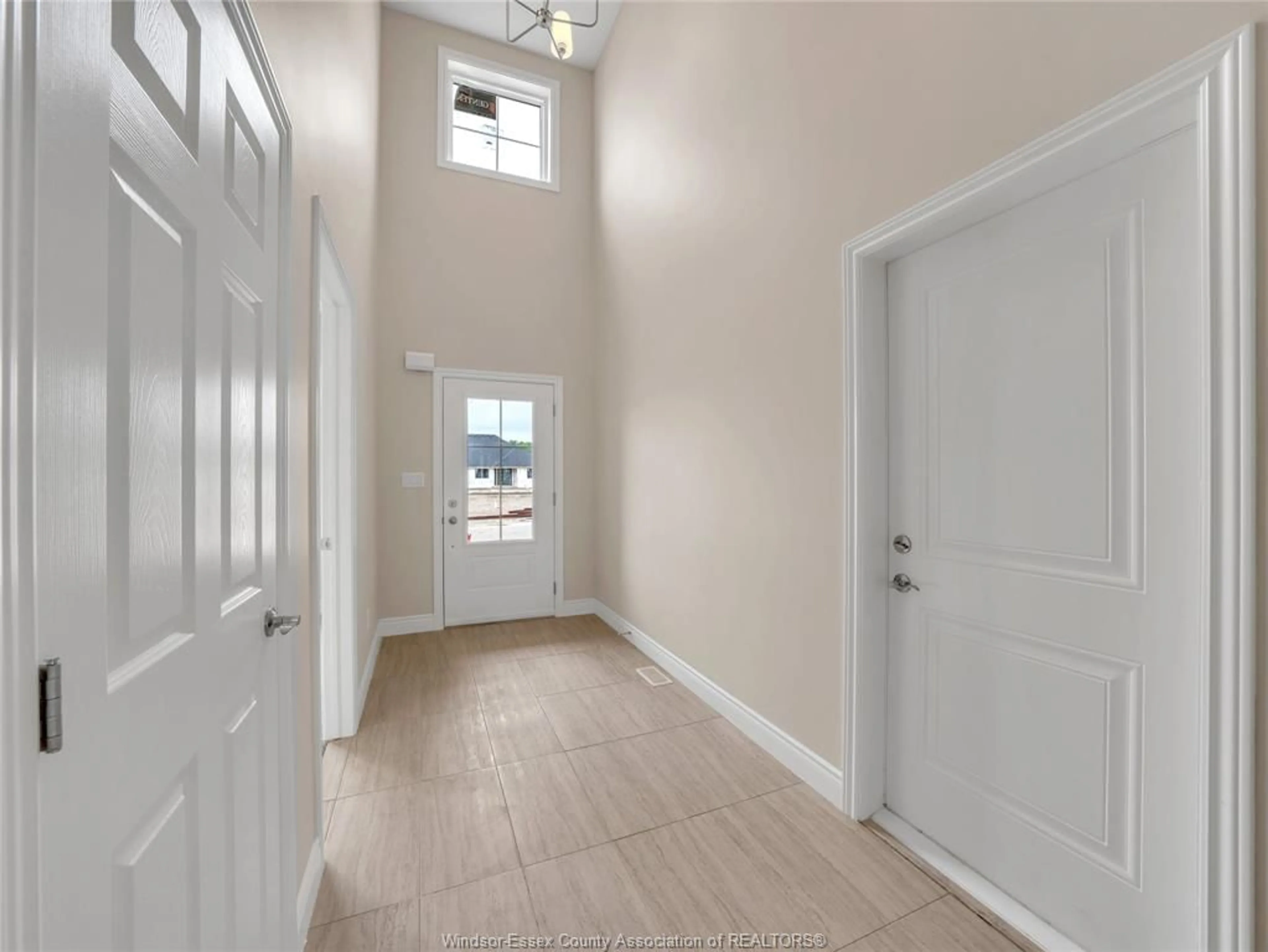 Indoor entryway for 602 HACKET Rd #168, Amherstburg Ontario N9V 4C5