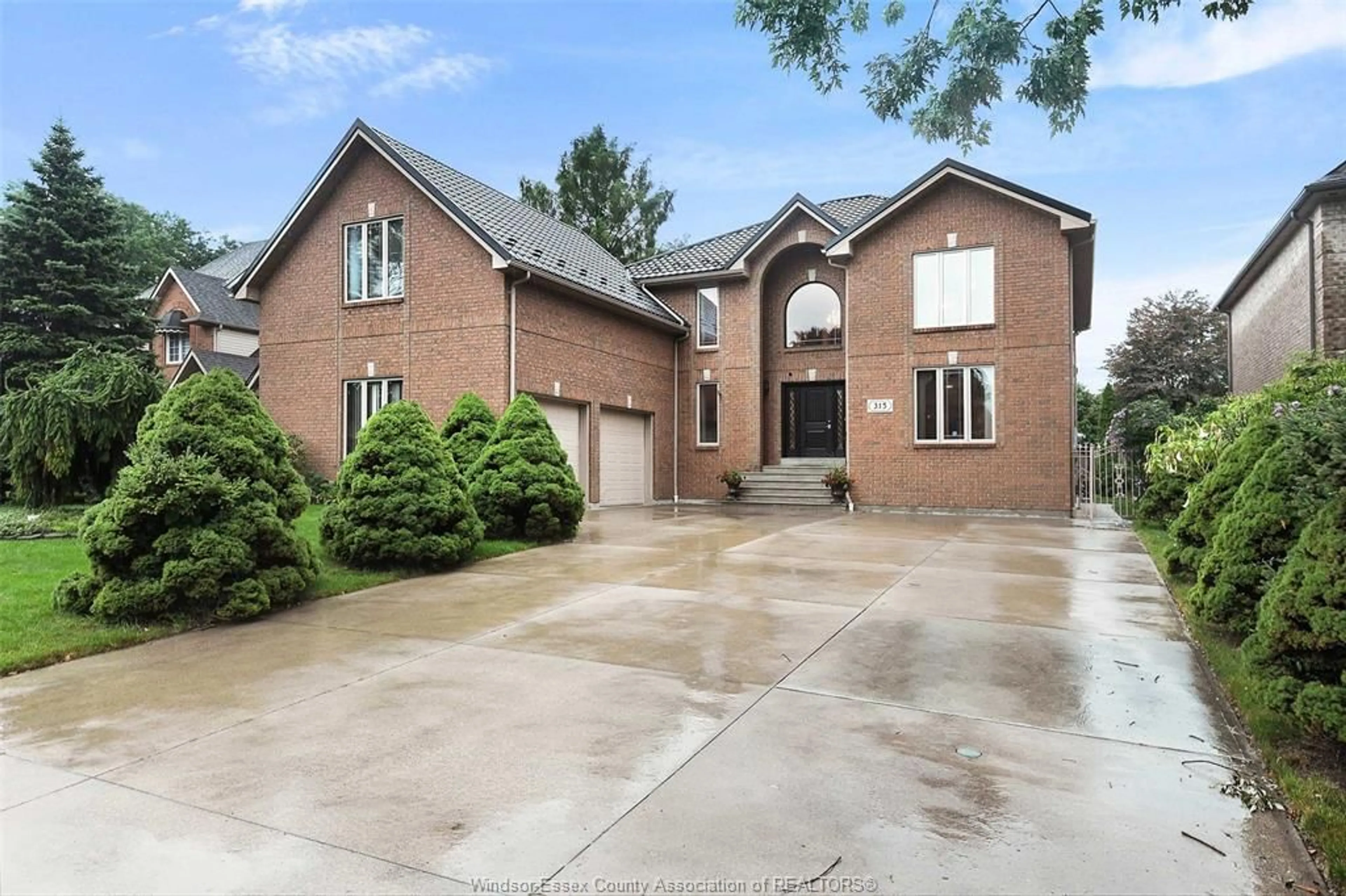 Home with brick exterior material, street for 315 MAJESTIC Dr, Tecumseh Ontario N8N 4K9