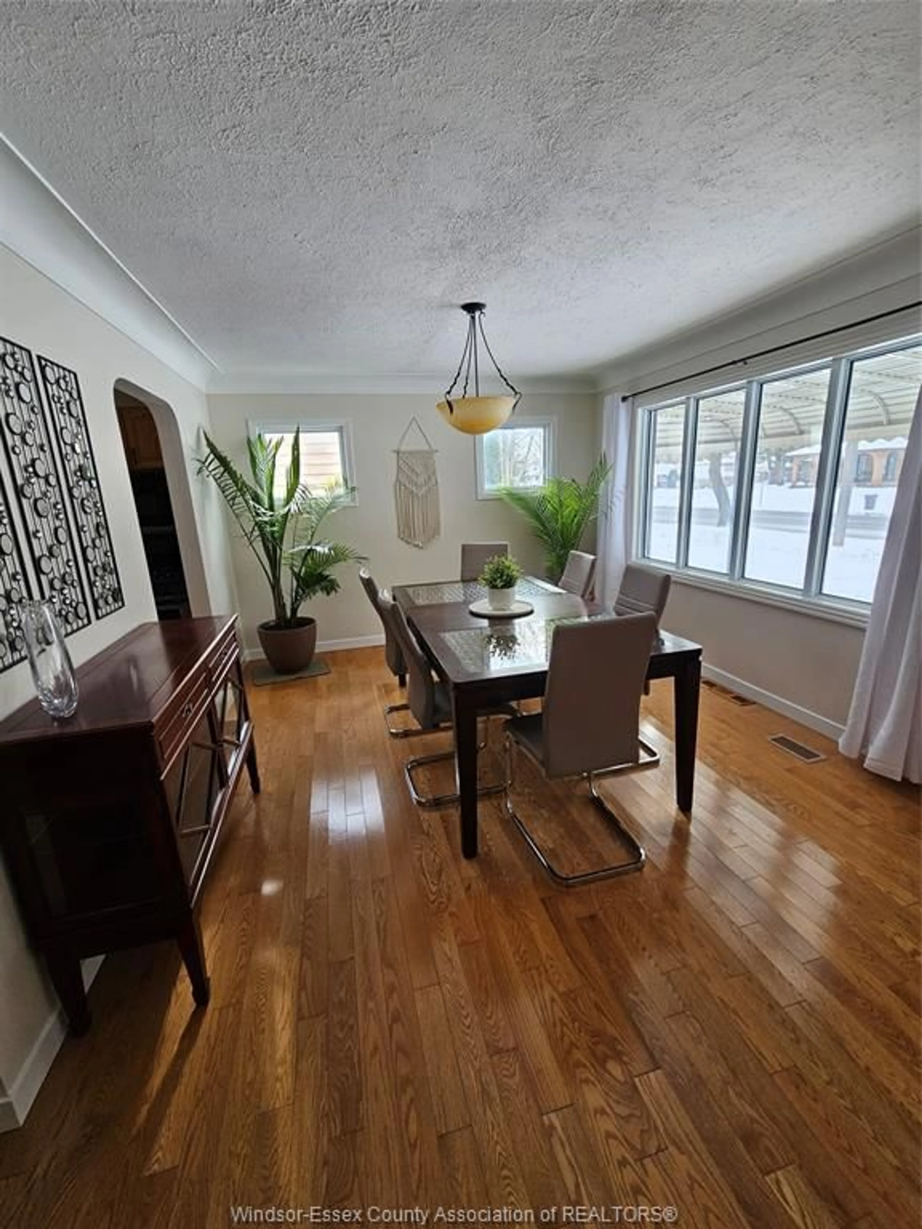 Dining room, wood/laminate floor for 1882 JEFFERSON, Windsor Ontario N8T 2V8