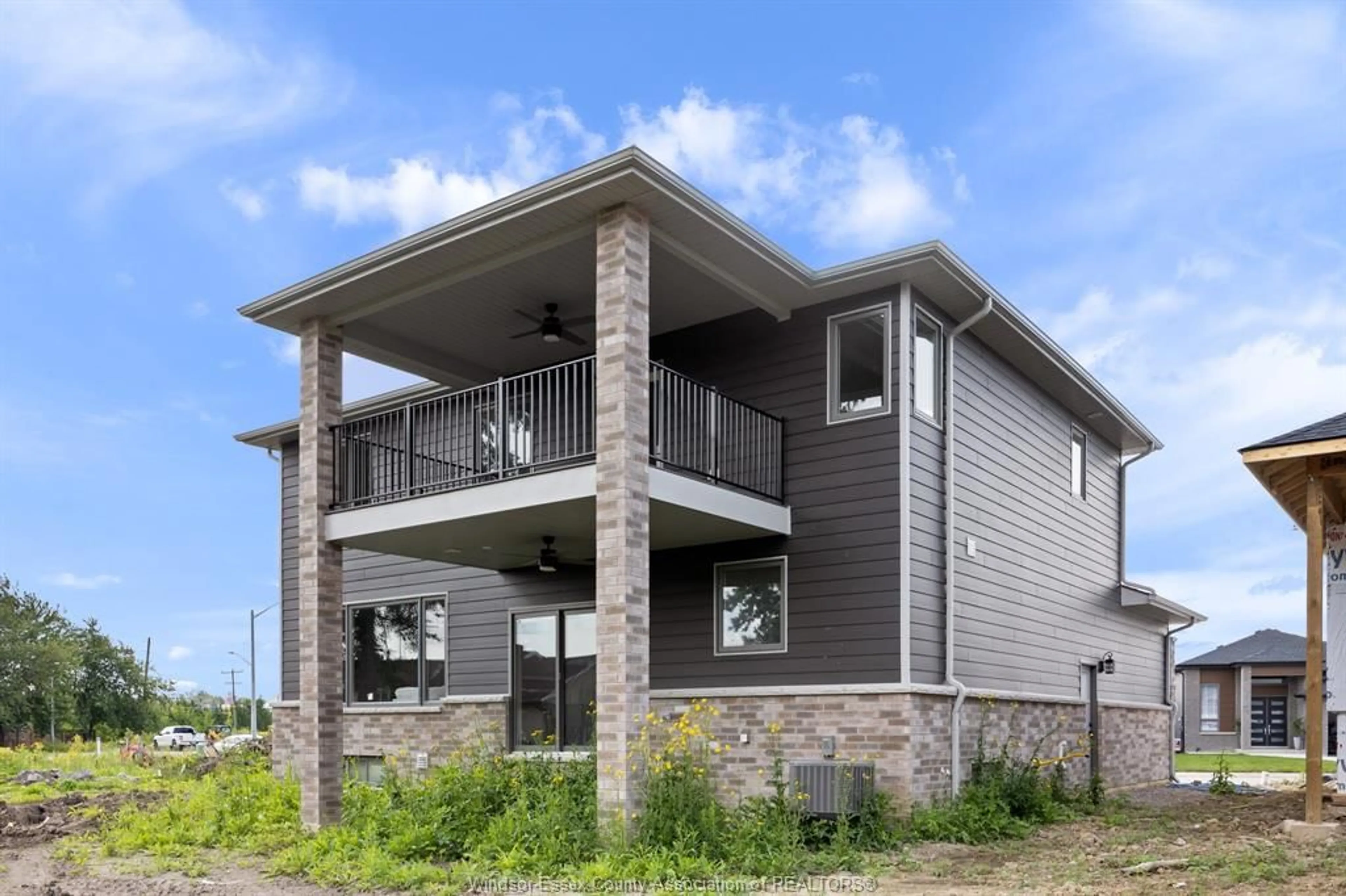 Home with vinyl exterior material, building for 113 BEAR St, Essex Ontario N8M 2X5