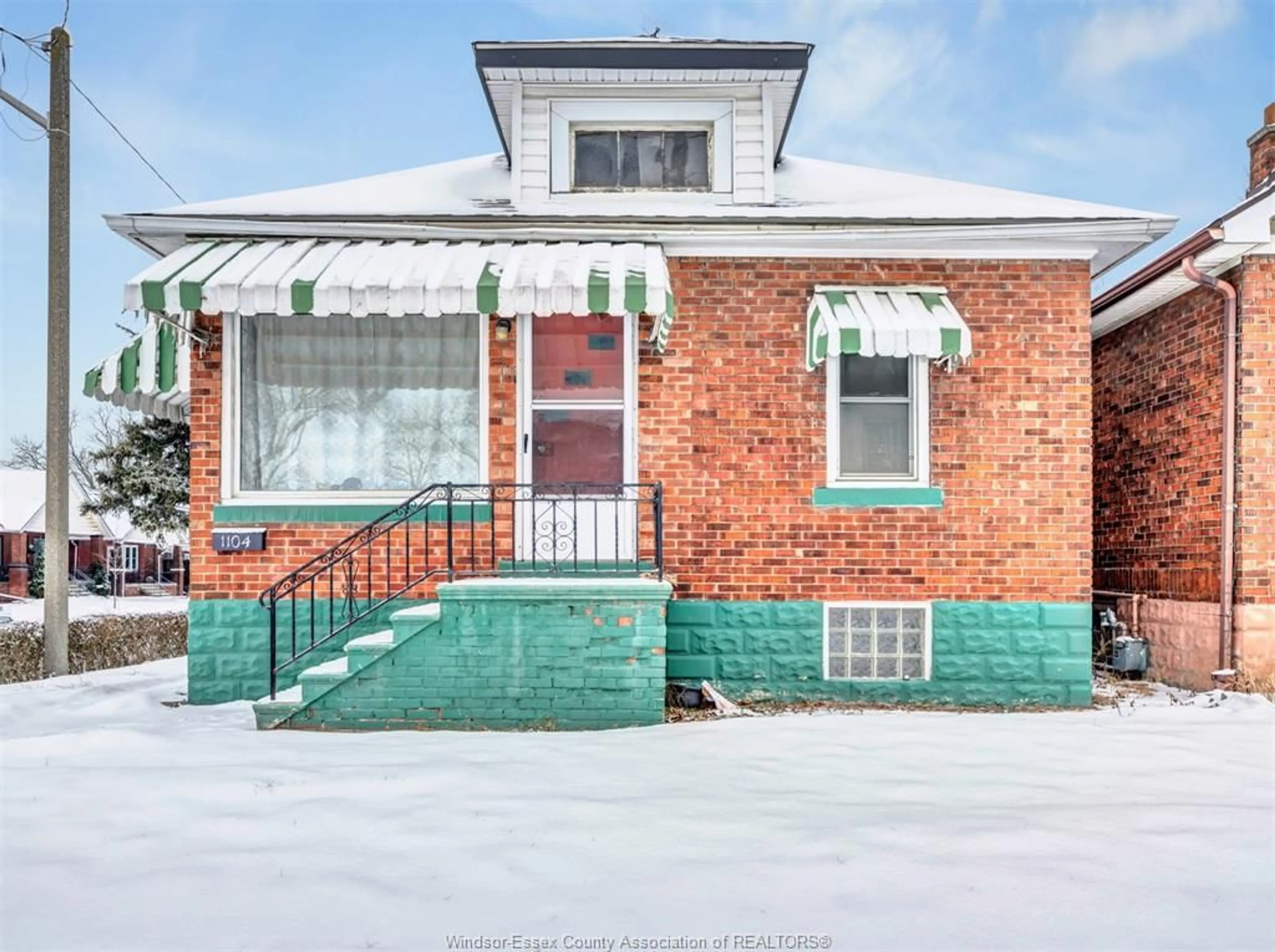 Home with brick exterior material, street for 1104 ELLIS St, Windsor Ontario N8X 2J3