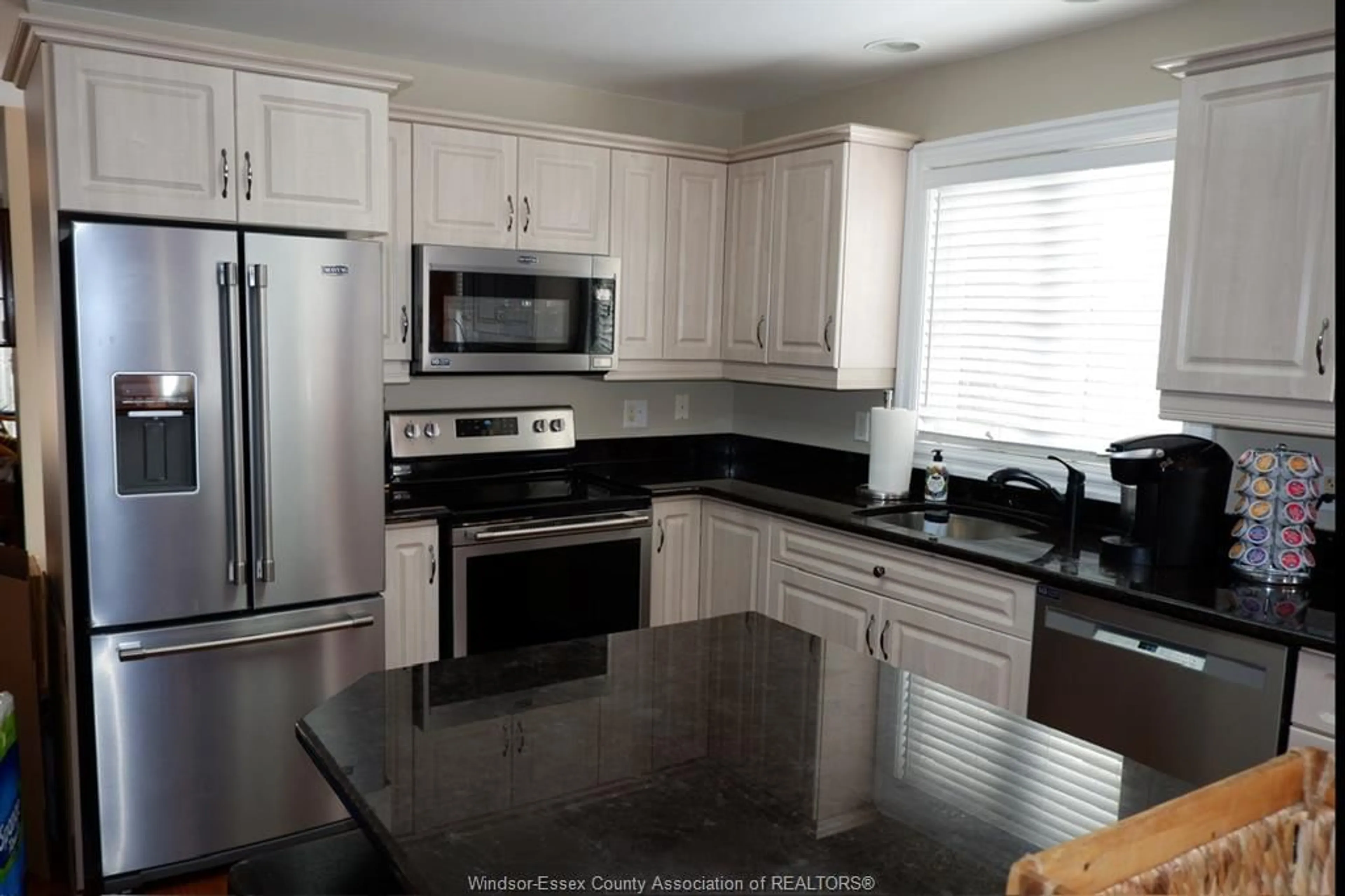 Open concept kitchen, unknown for 233 CRYSTAL BAY Dr, Amherstburg Ontario N9V 4A6