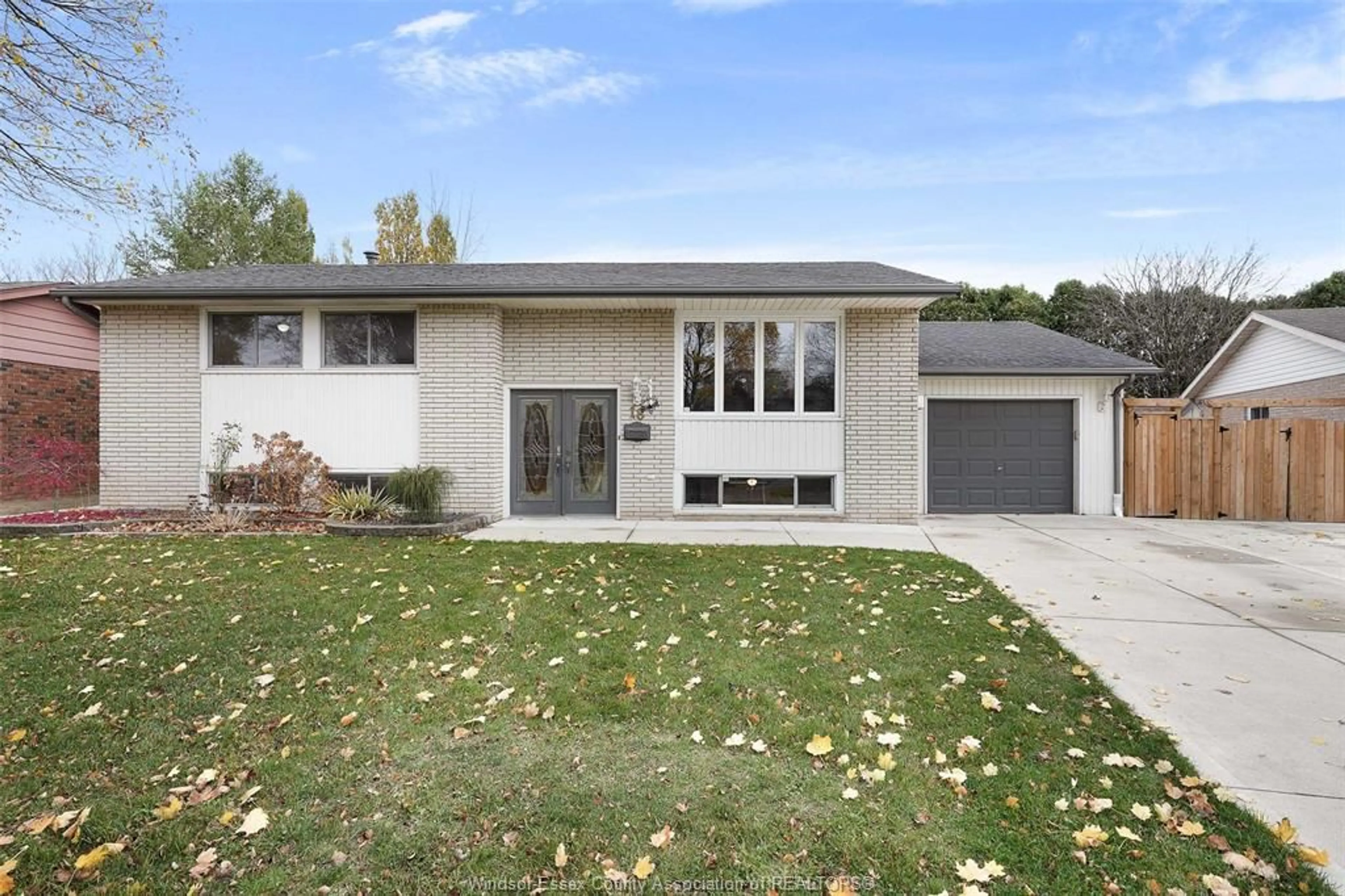 Home with brick exterior material, street for 18 DOVE Pl, Chatham Ontario N7L 1H2