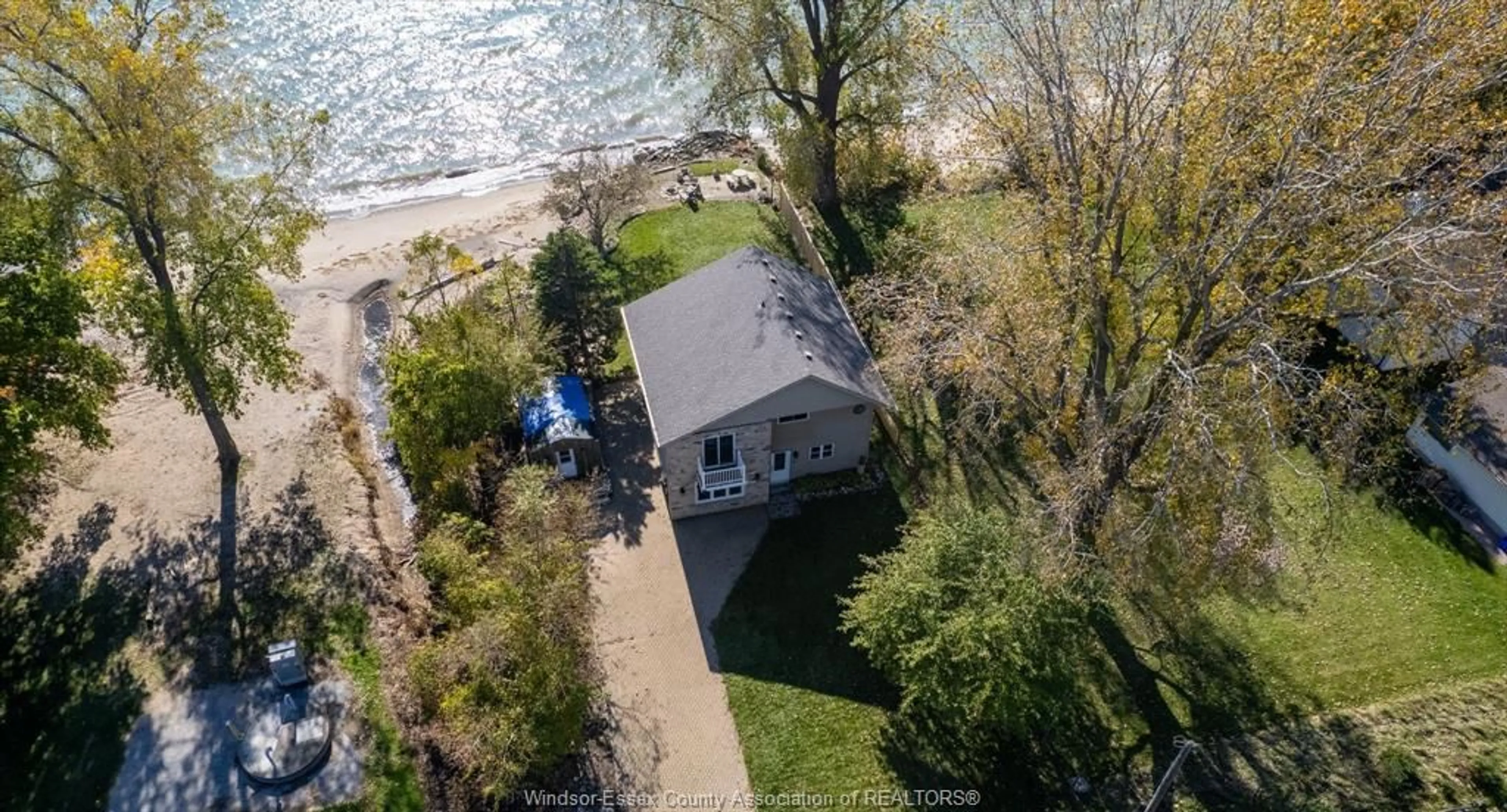 A pic from outside/outdoor area/front of a property/back of a property/a pic from drone, water/lake/river/ocean view for 181 LAKEWOOD Dr, Amherstburg Ontario N9V 2Y8