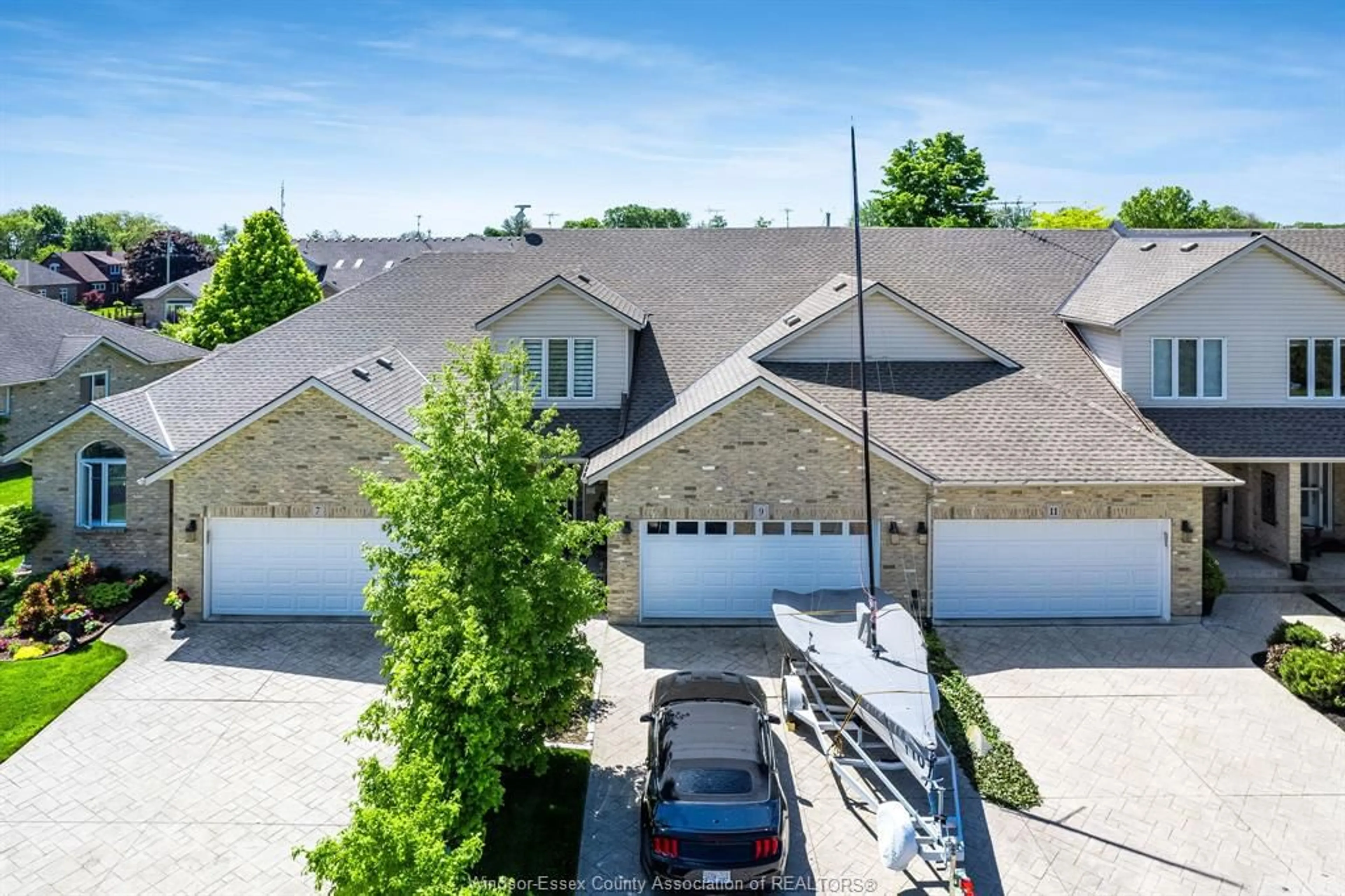 A pic from outside/outdoor area/front of a property/back of a property/a pic from drone, street for 9 Montego Bay Cres, Kingsville Ontario N9Y 47