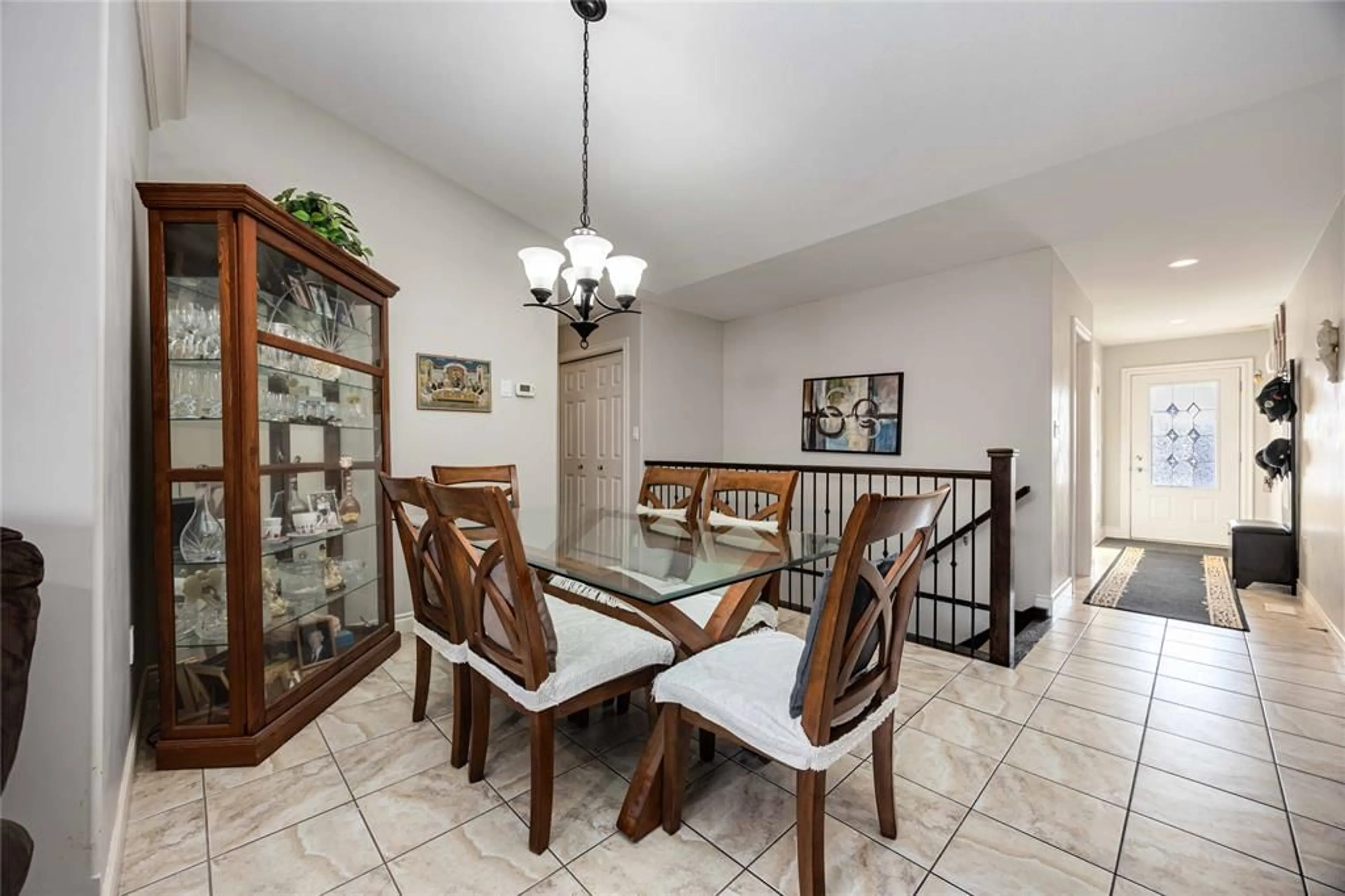 Dining room, ceramic/tile floor for 812 CARRIAGE Way, Sarnia Ontario N7W 0A5