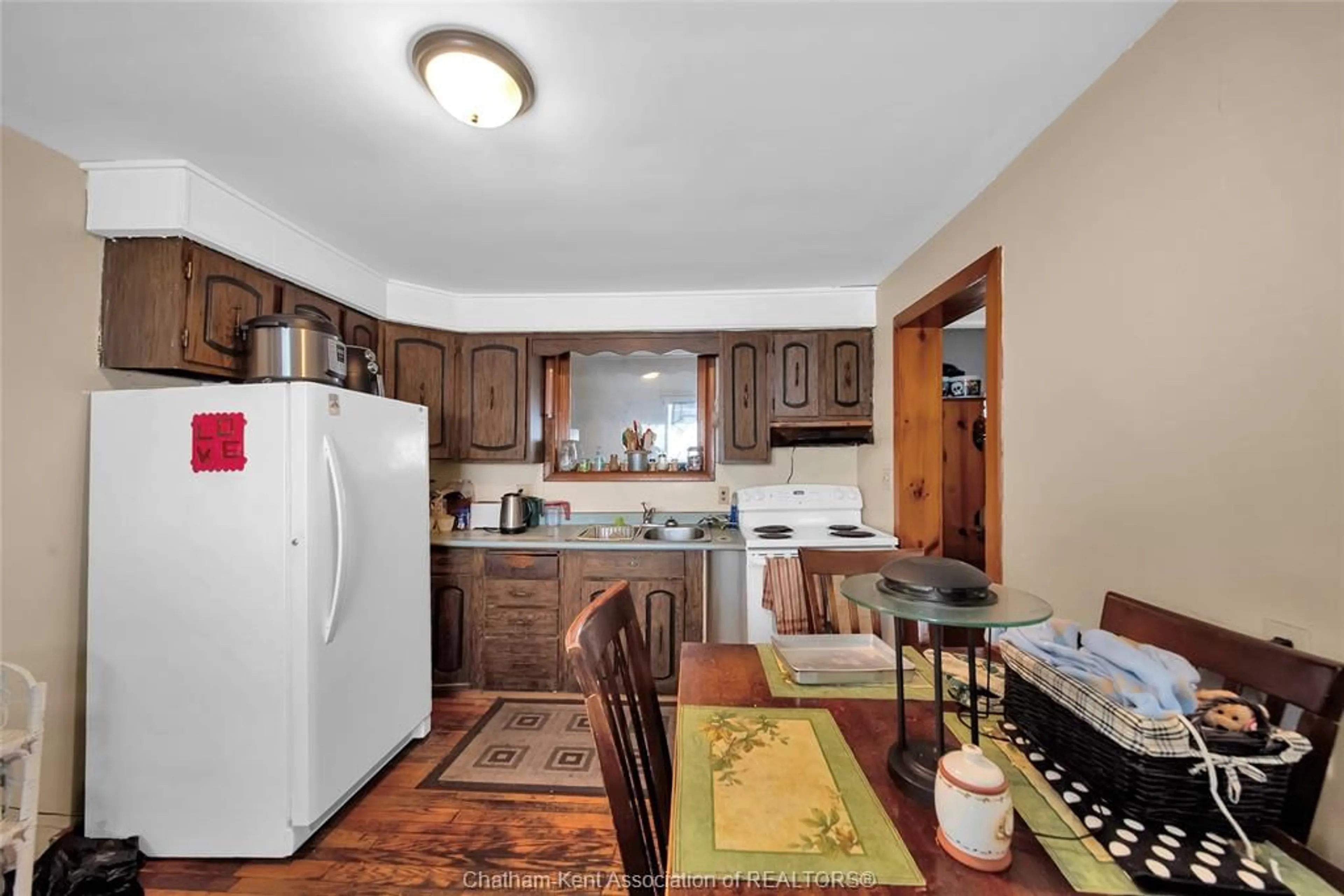 Standard kitchen, unknown for 177 Wellington St, Chatham Ontario N7M 3P2