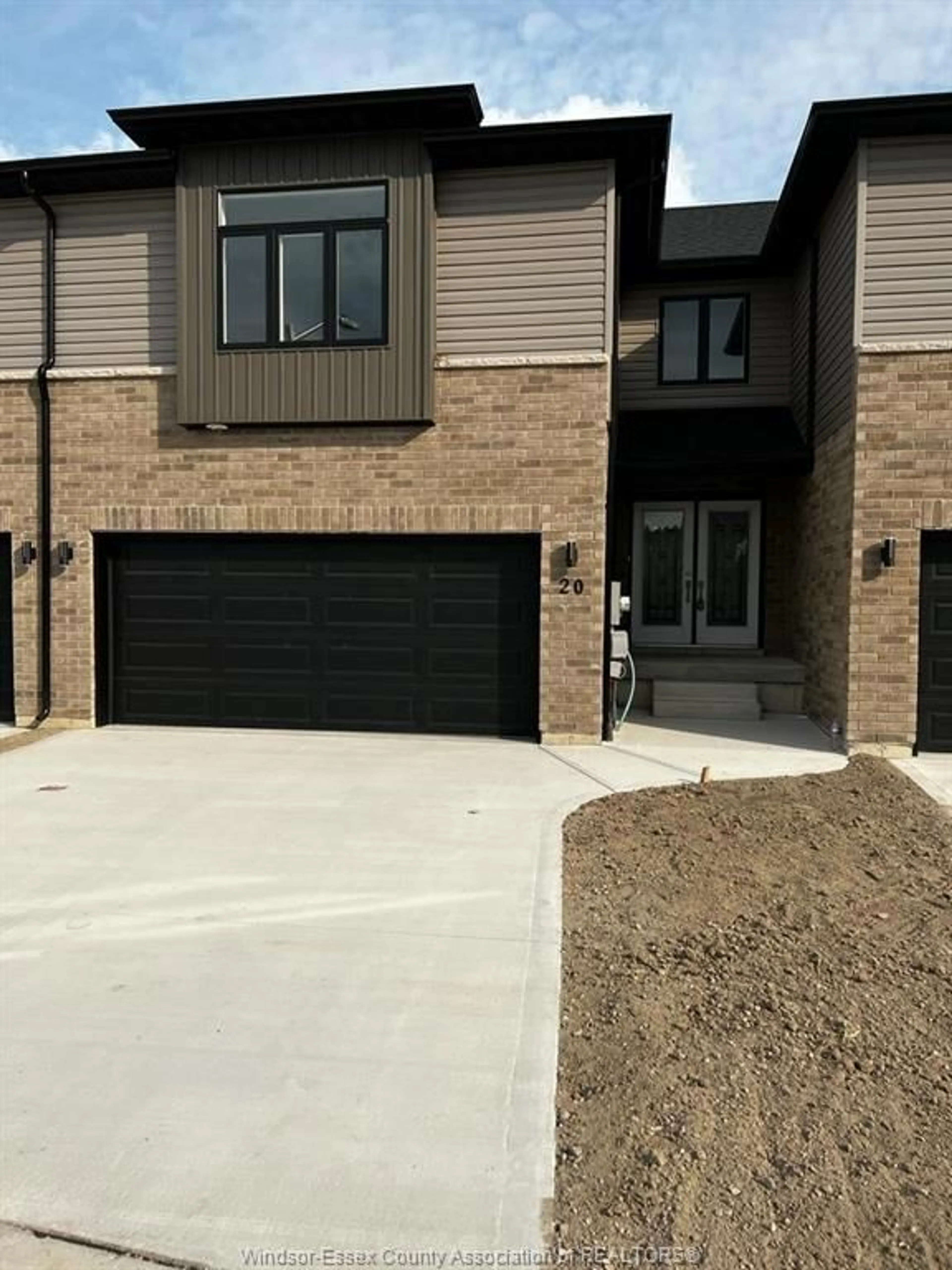 Home with brick exterior material, street for 20 BETTY Crt, Chatham Ontario N7M 1C4