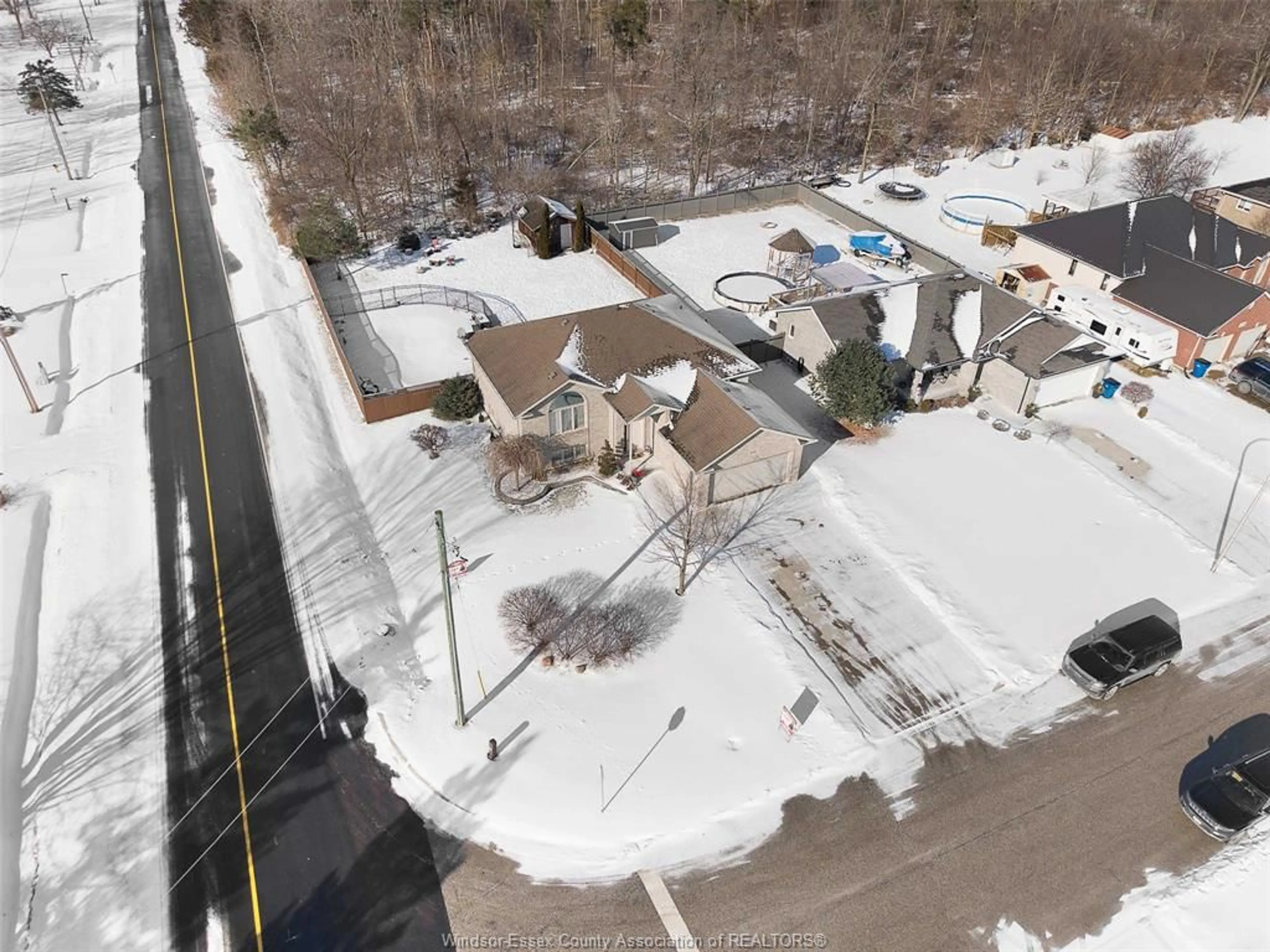 A pic from outside/outdoor area/front of a property/back of a property/a pic from drone, street for 540 EMILY Lane, Wheatley Ontario N0P 2P0