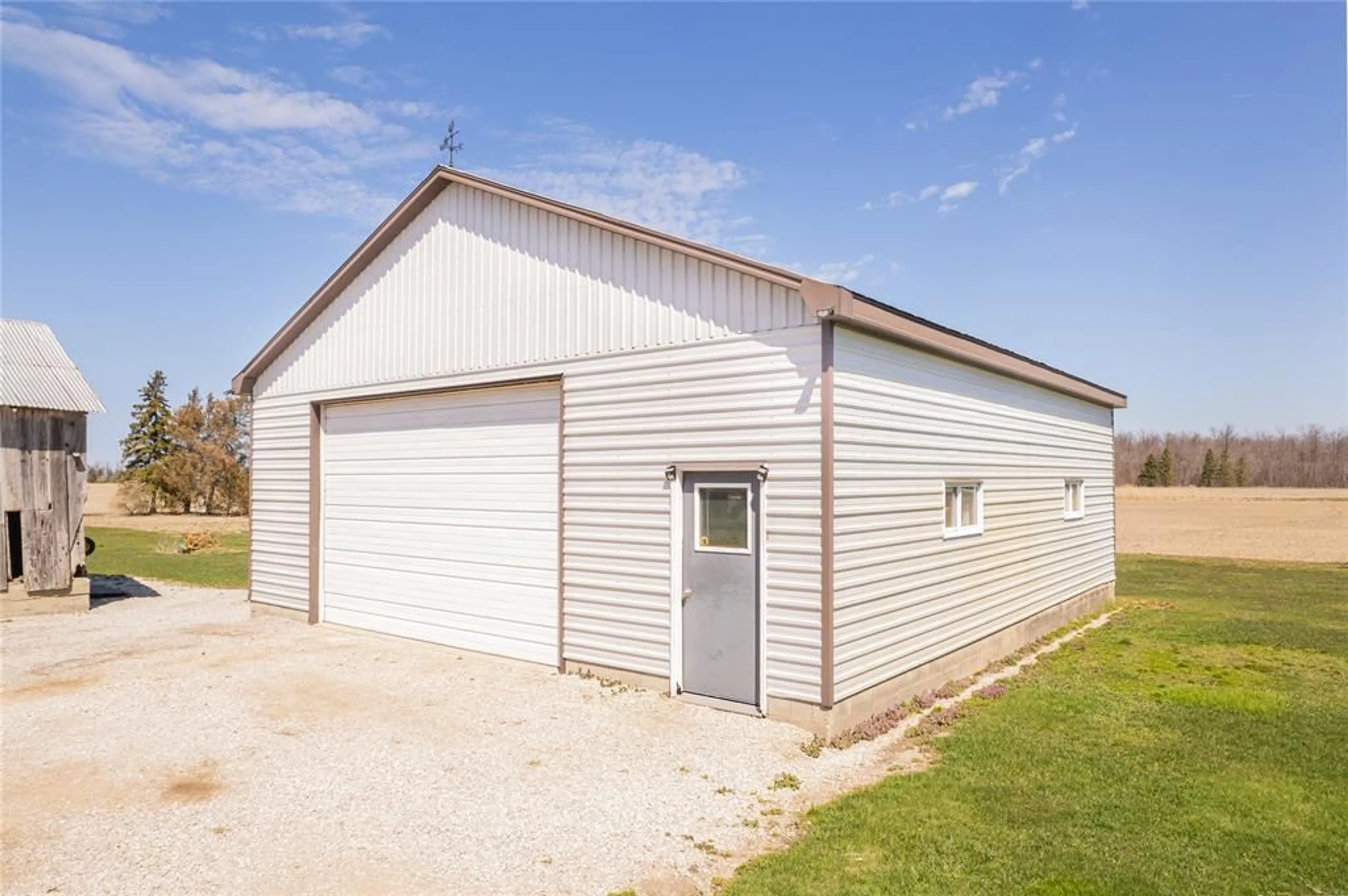 Indoor garage for 5726 LAKESHORE Rd, Bosanquet Ontario N0N 1J7