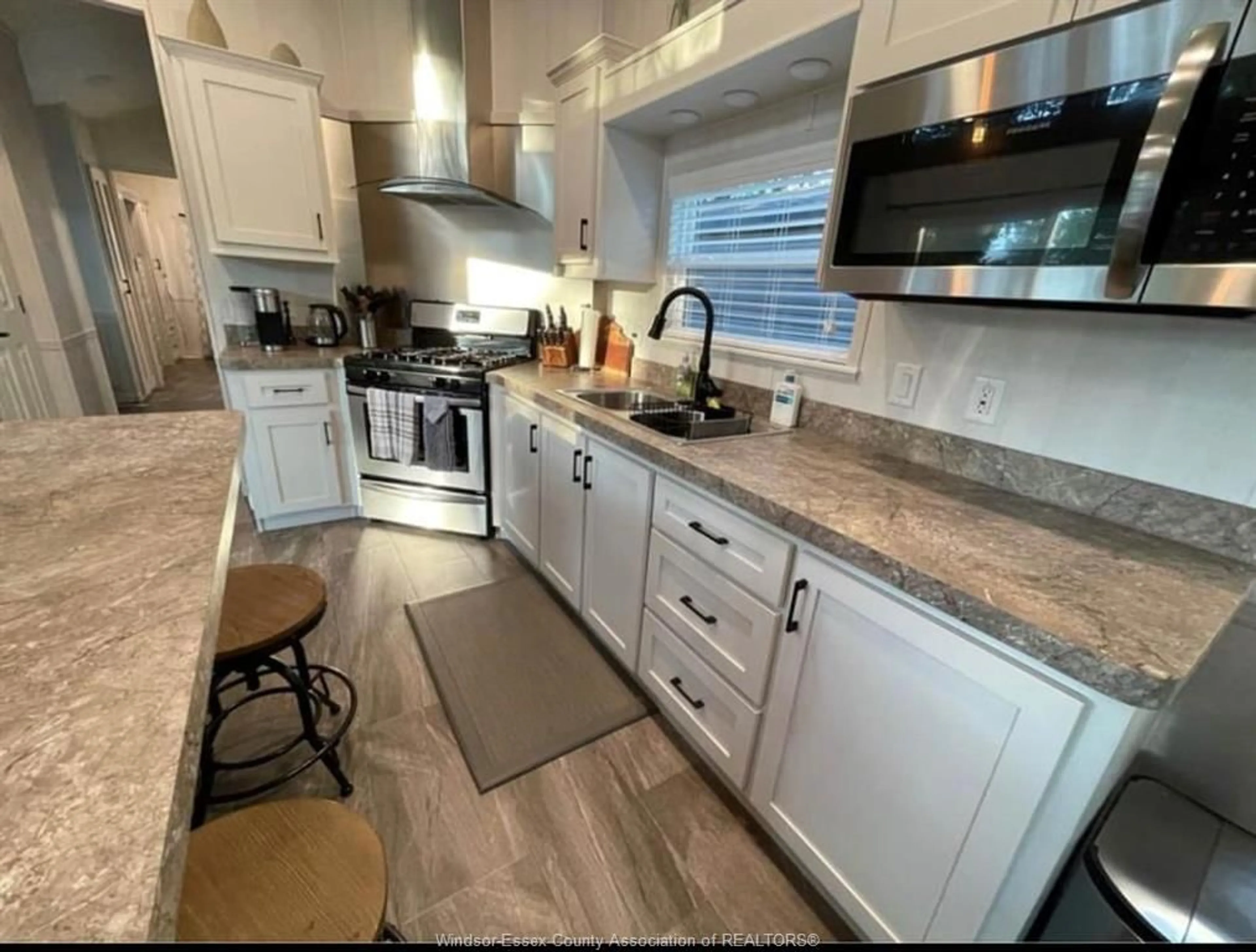 Open concept kitchen, ceramic/tile floor for 981 COUNTY RD 2 #530, Lakeshore Ontario N0R 1A0