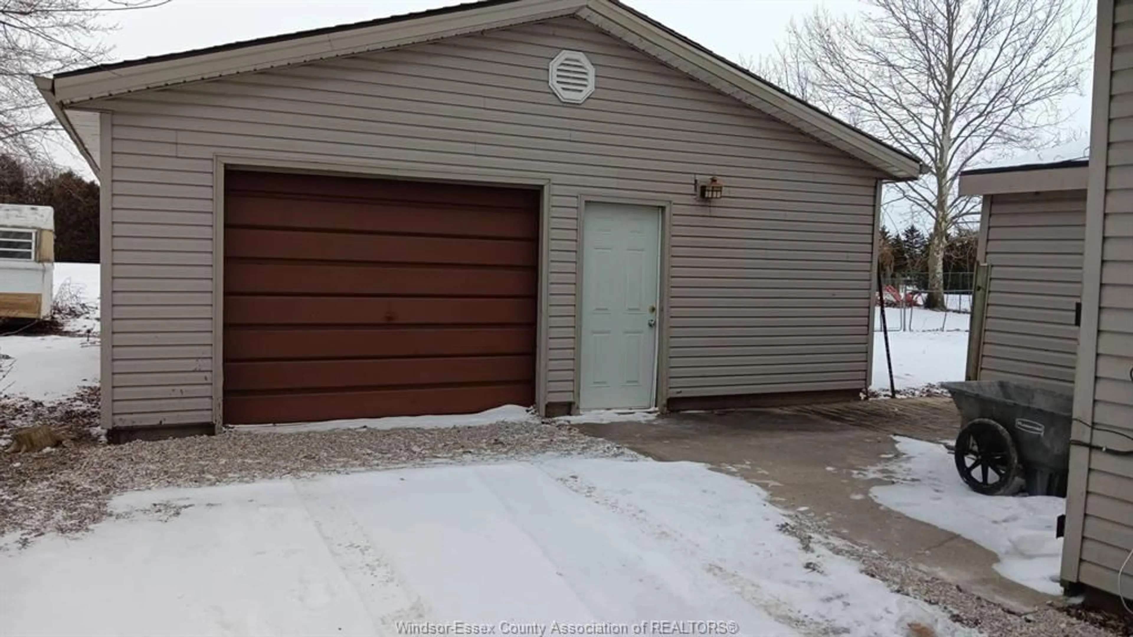 Indoor garage for 23805 MERLIN Rd, Pain Court Ontario N0P 2L0