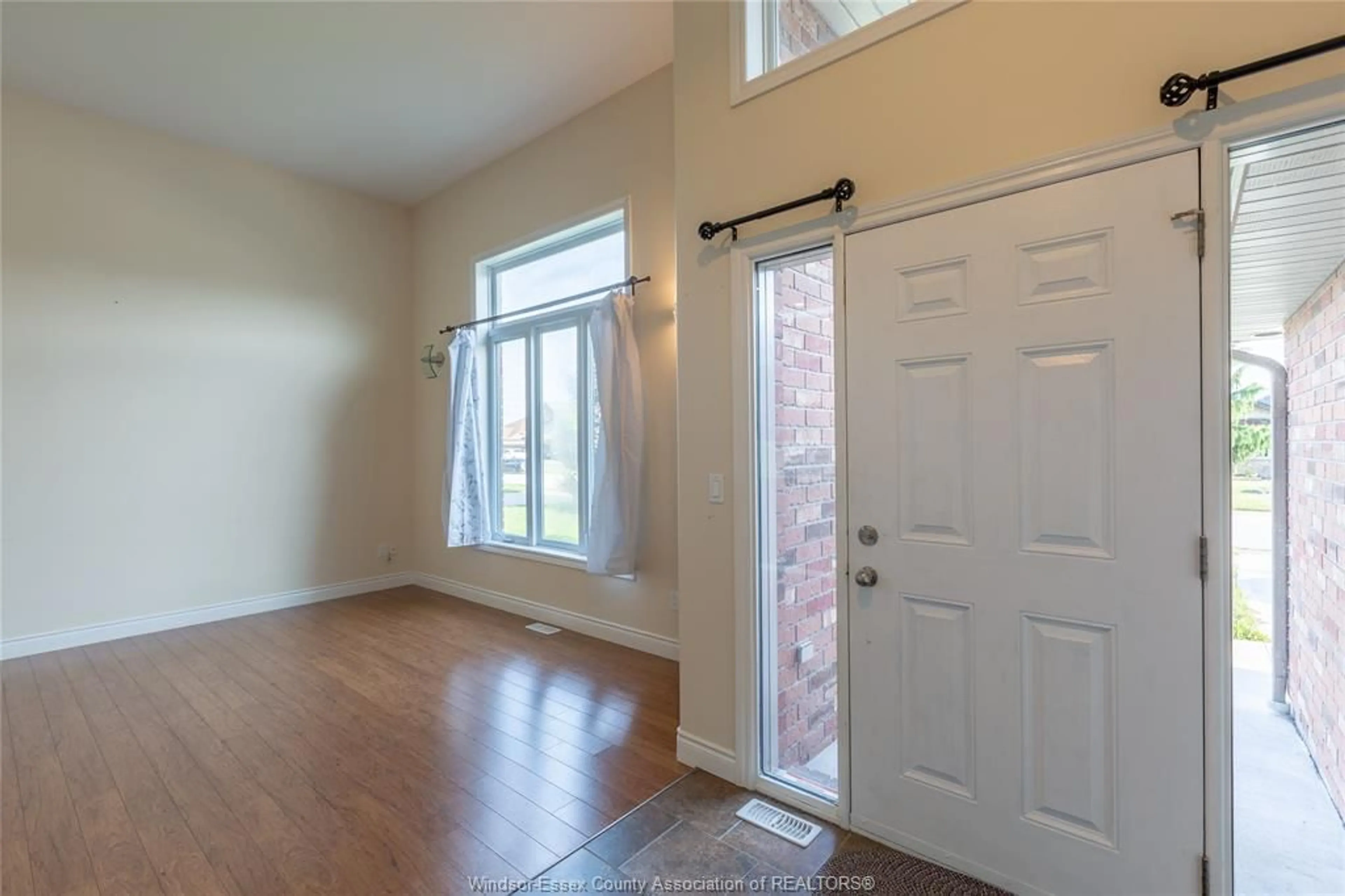 Indoor entryway for 1364 Matthew Crescent, Lakeshore Ontario N0R 1A0