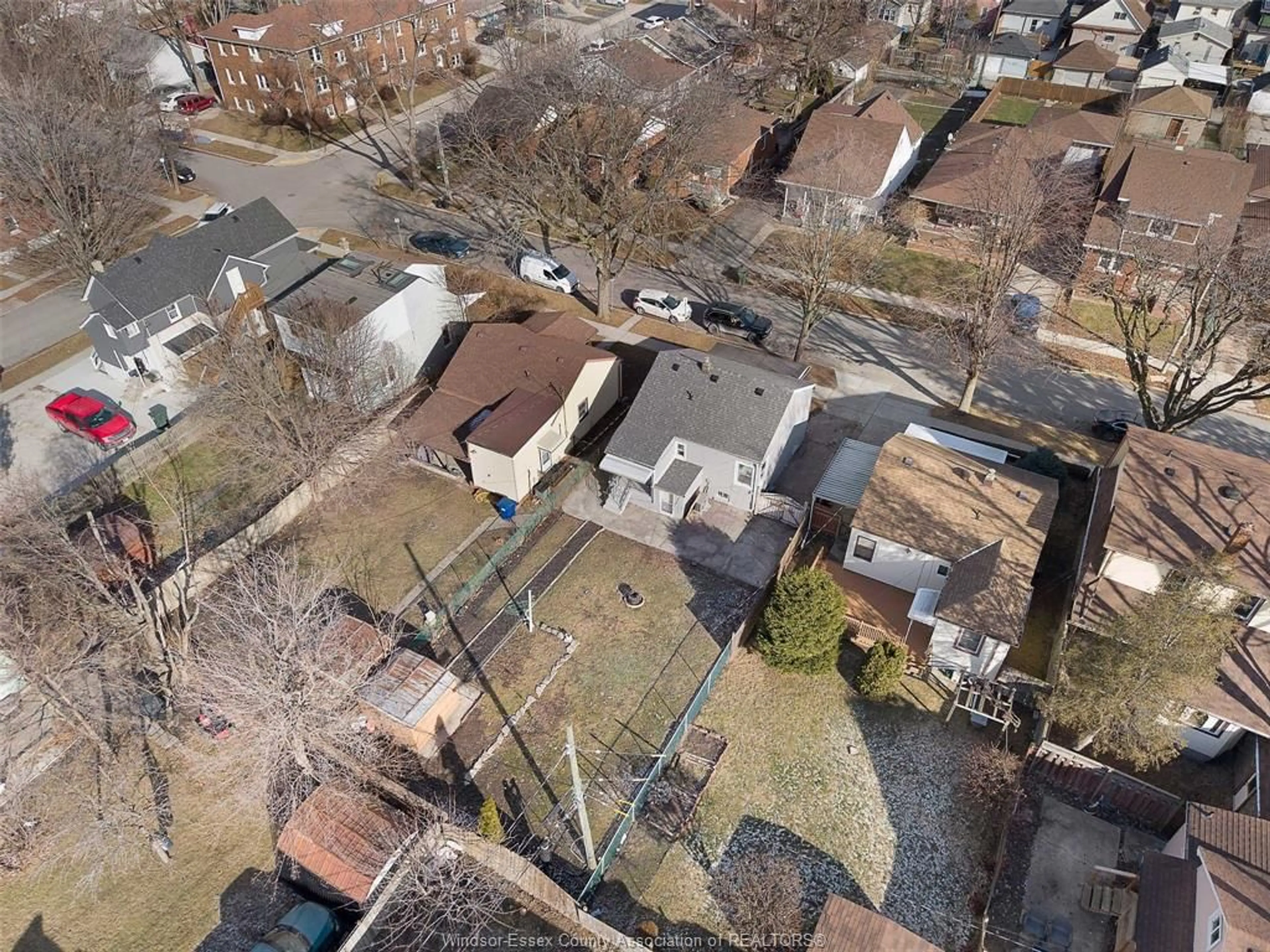 A pic from outside/outdoor area/front of a property/back of a property/a pic from drone, street for 877 LOUIS Ave, Windsor Ontario N9A 1X6