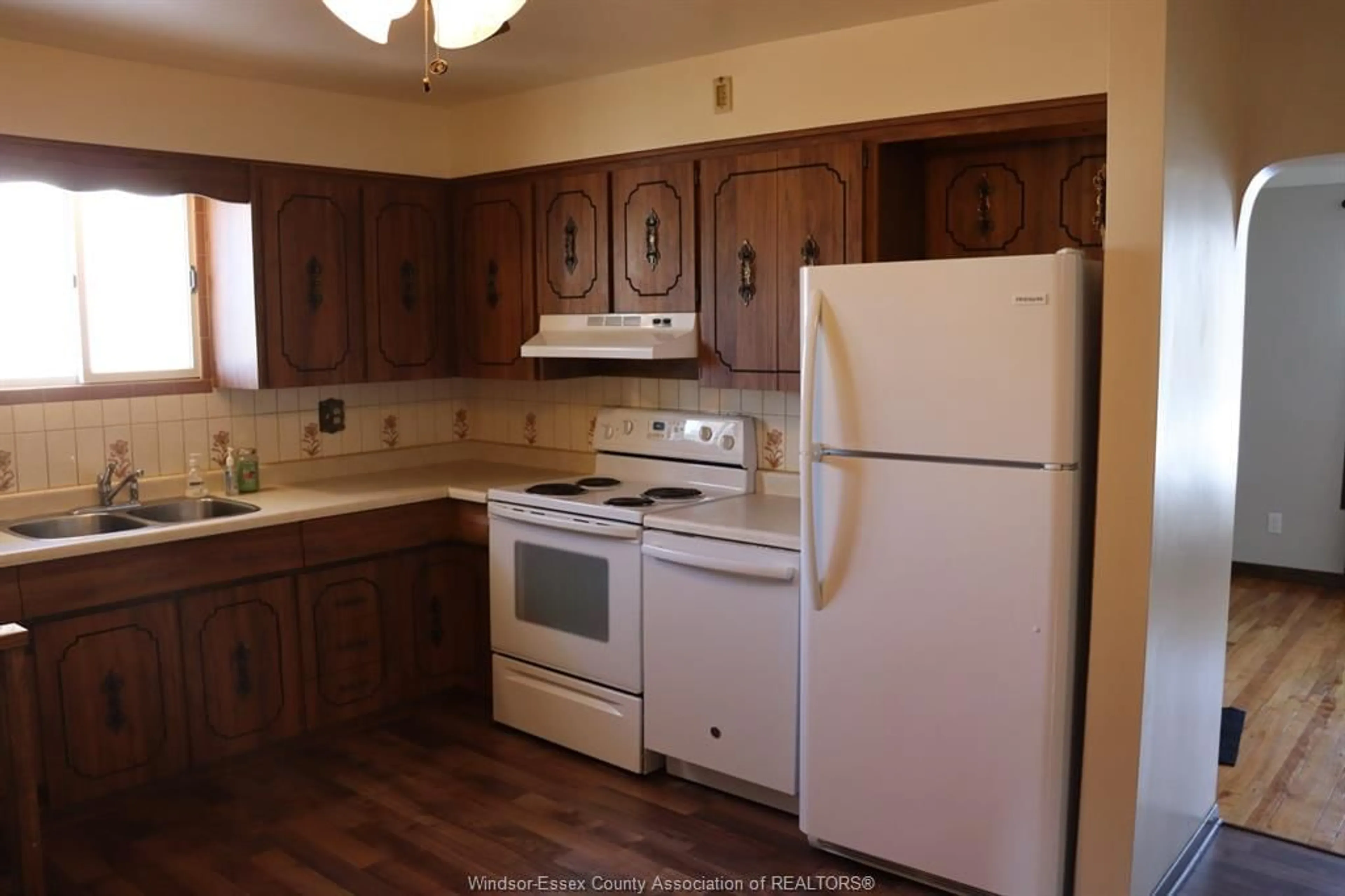 Standard kitchen, unknown for 1453 HICKORY Rd, Windsor Ontario N8Y 3S8