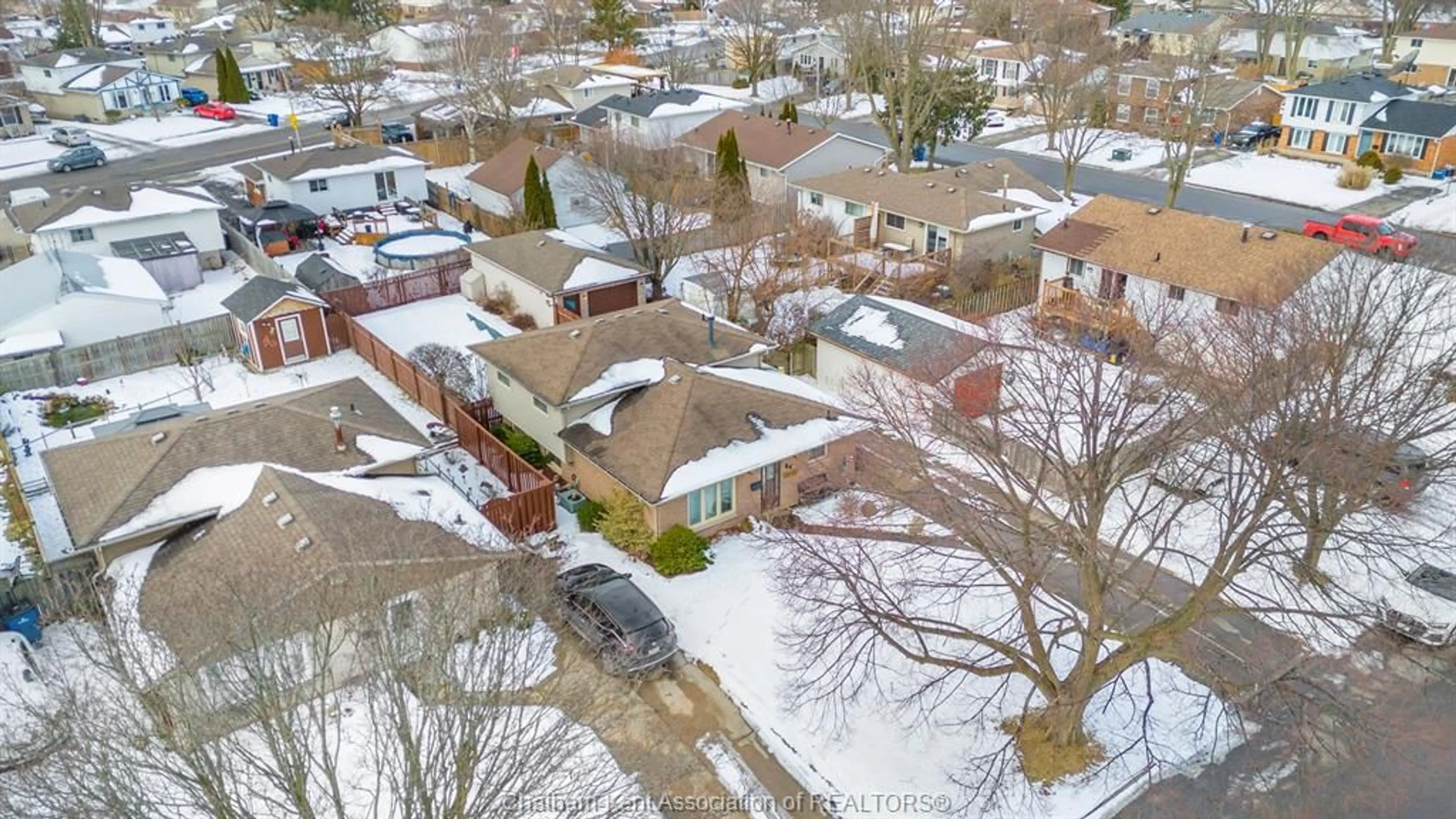 A pic from outside/outdoor area/front of a property/back of a property/a pic from drone, street for 64 ROSSINI Cres, Chatham Ontario N7L4N3