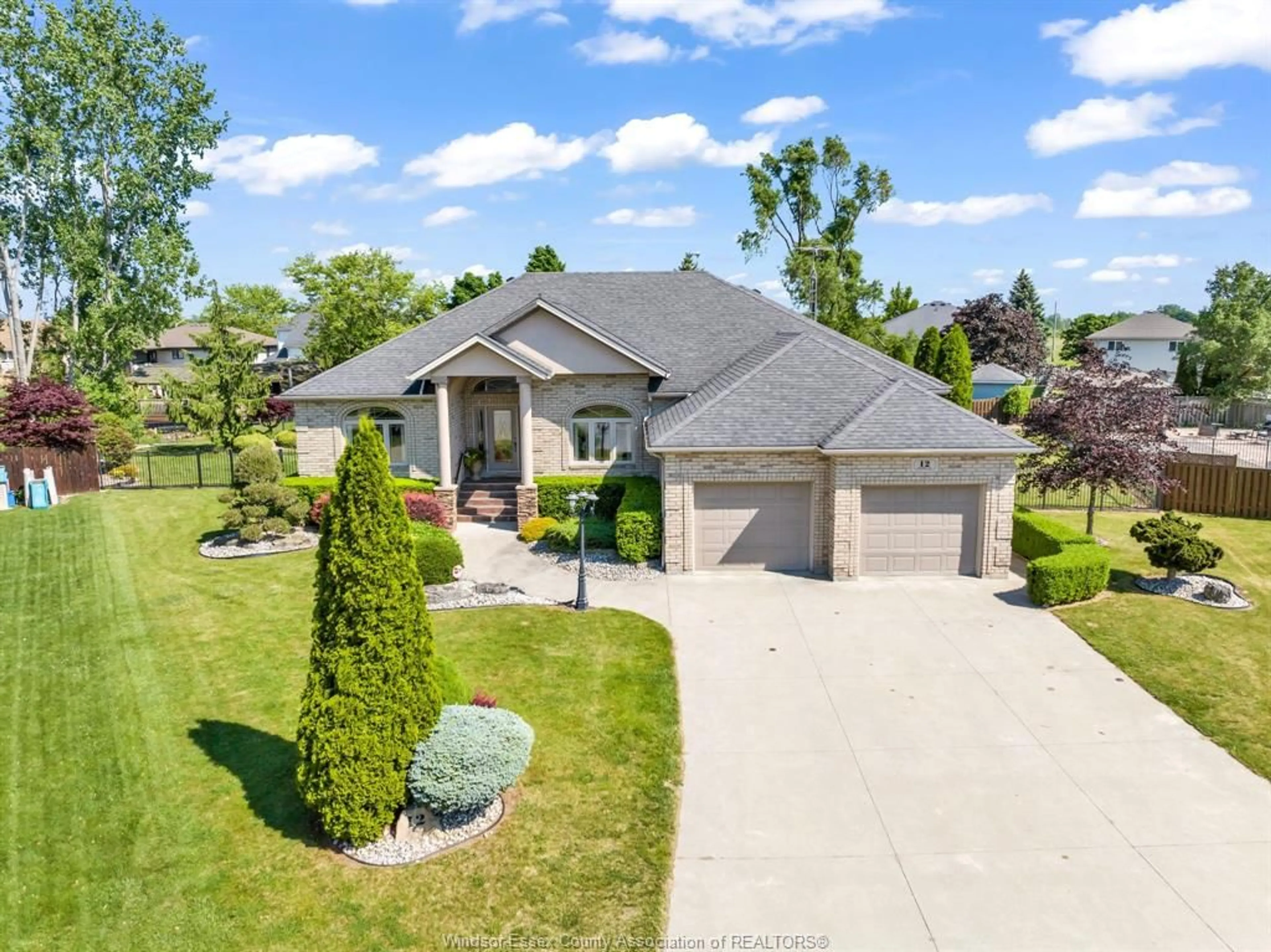 A pic from outside/outdoor area/front of a property/back of a property/a pic from drone, unknown for 12 Sherway Crt, Leamington Ontario N8H 5K3