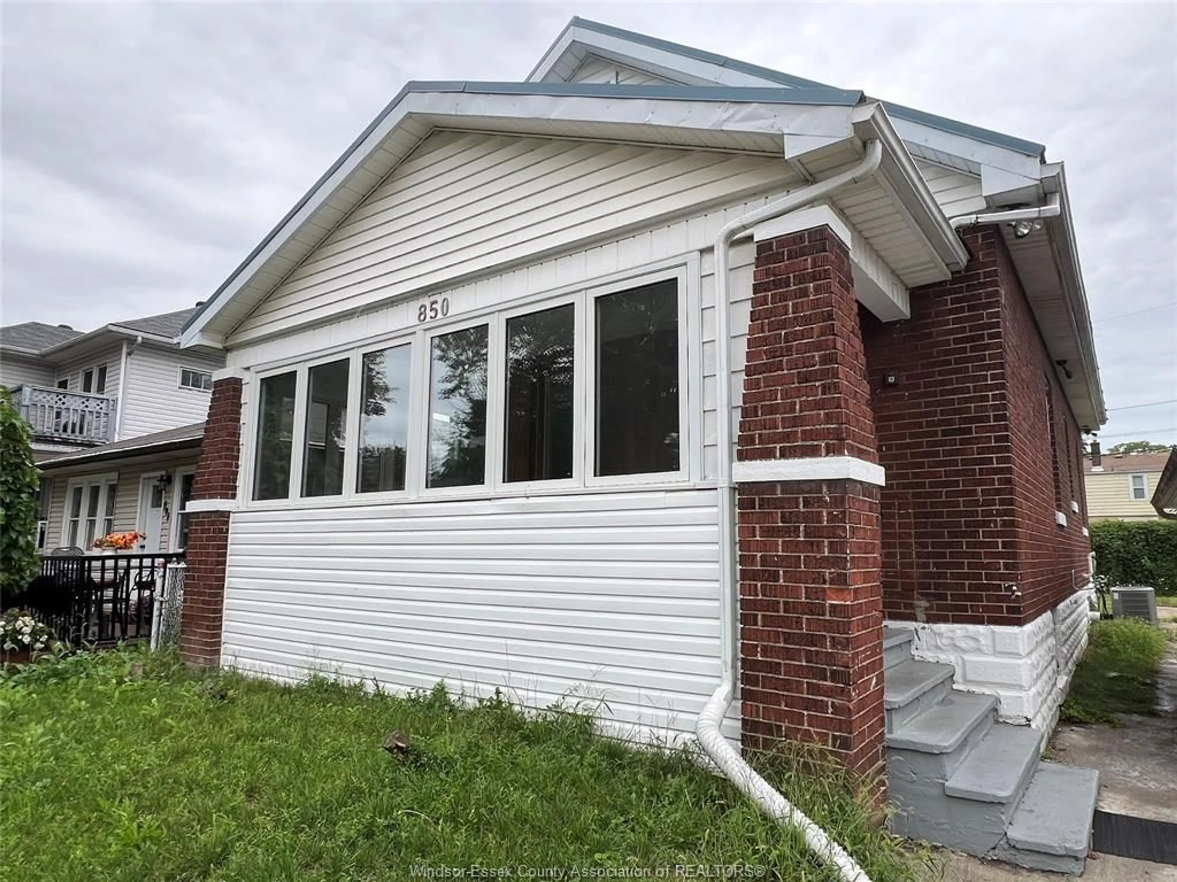 Home with brick exterior material, building for 850 ELLROSE Ave, Windsor Ontario N8Y 3W7