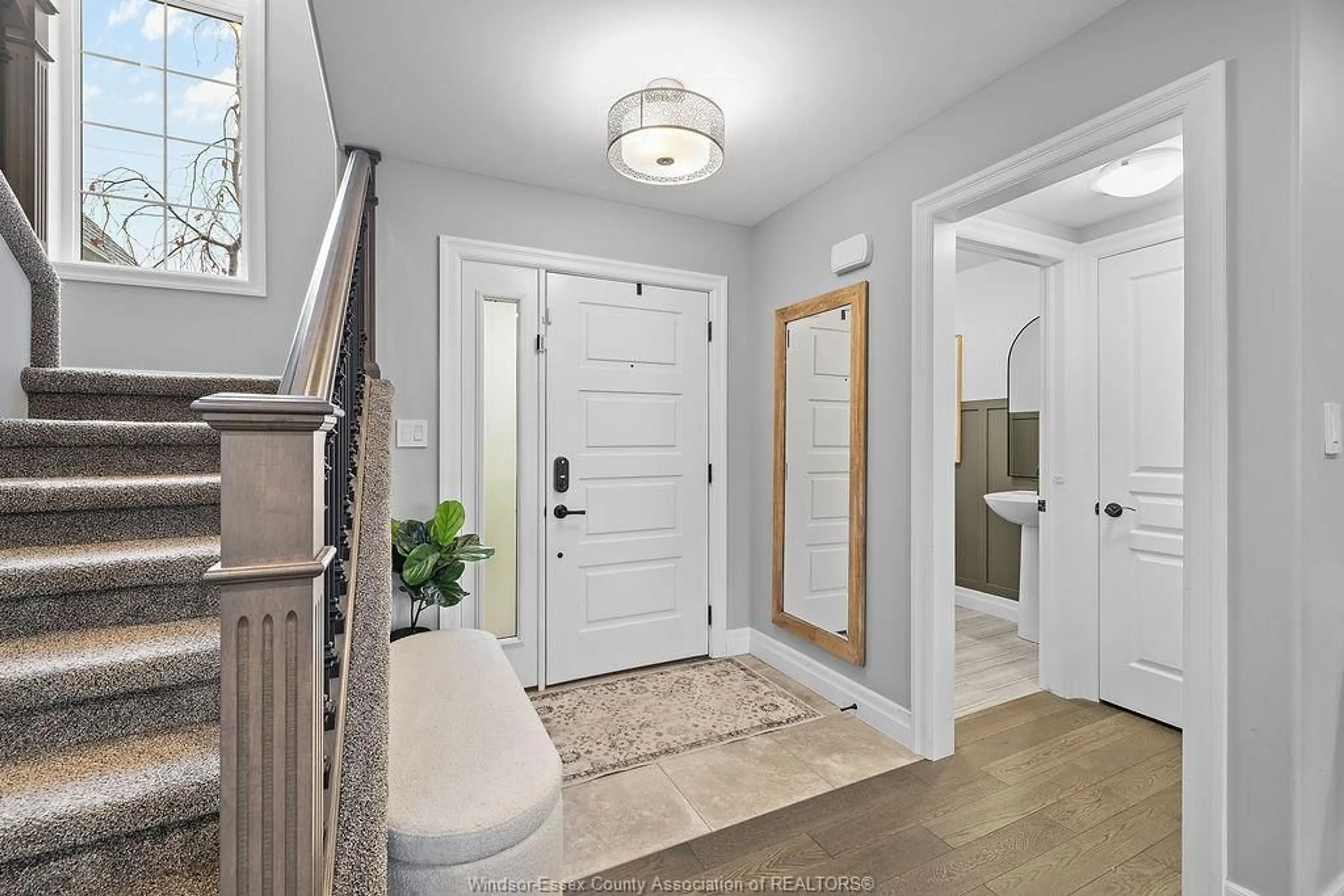 Indoor entryway for 403 SOUTH St, Belle River Ontario N0R 1A0