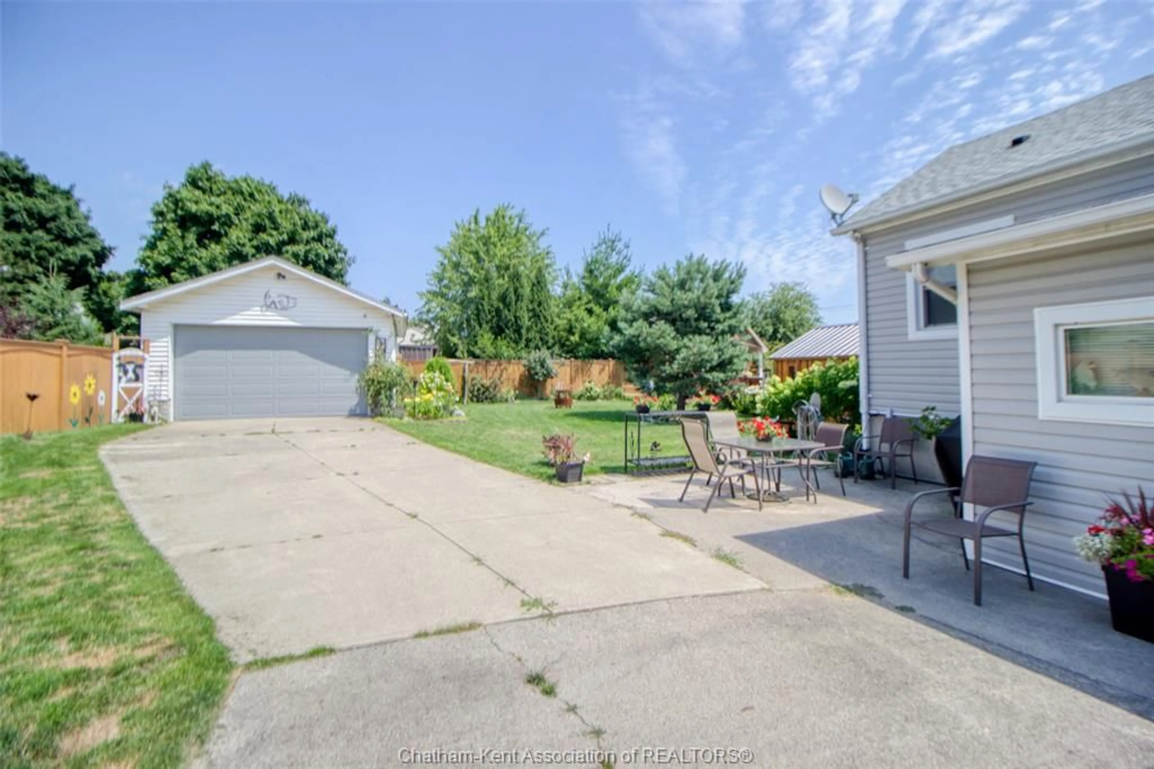 A pic from outside/outdoor area/front of a property/back of a property/a pic from drone, street for 210 ALEXANDRA Ave, Point Edward Ontario N7V1C4