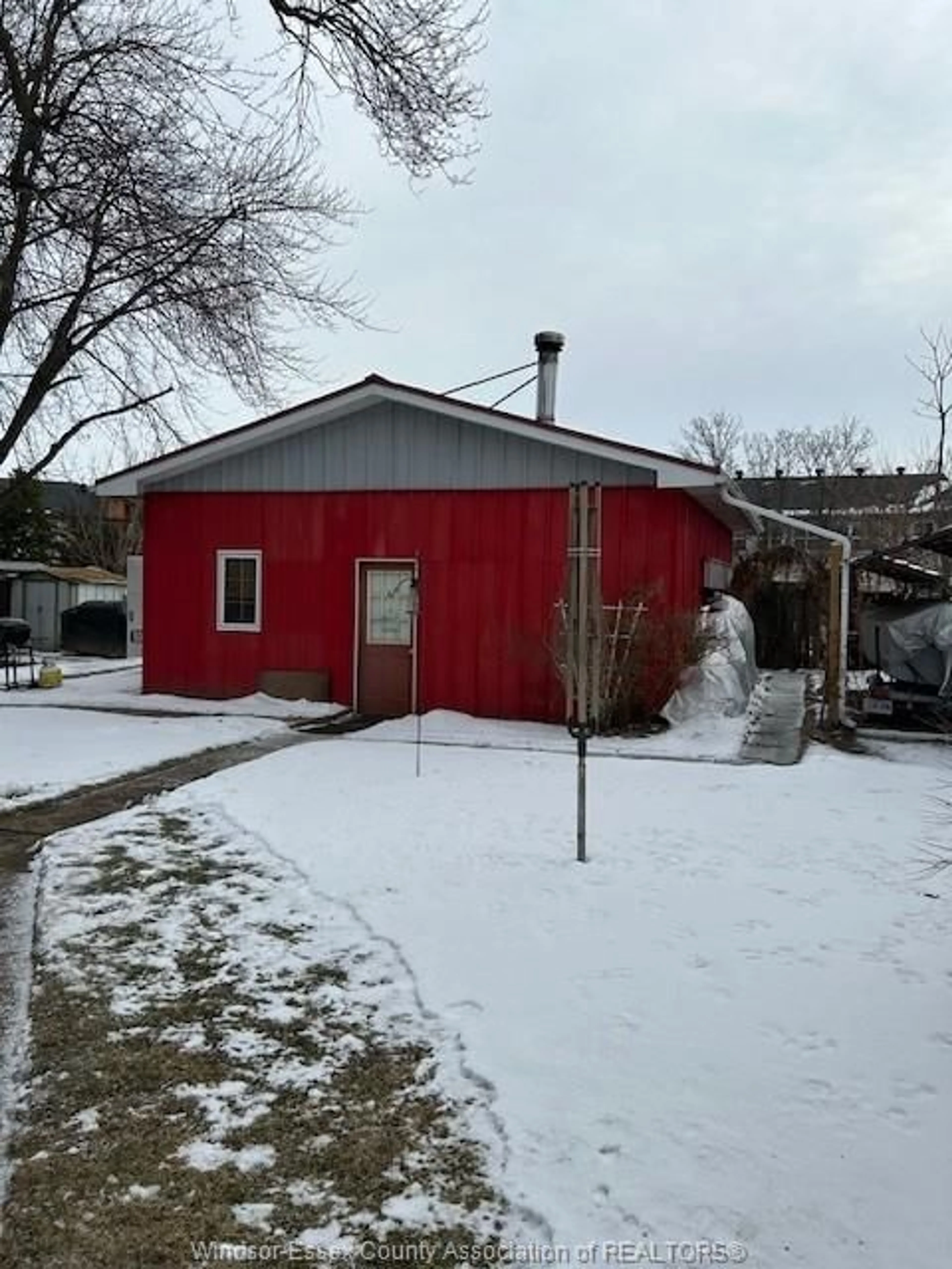 Shed for 118 LAIRD Ave, Essex Ontario N8M 1S3