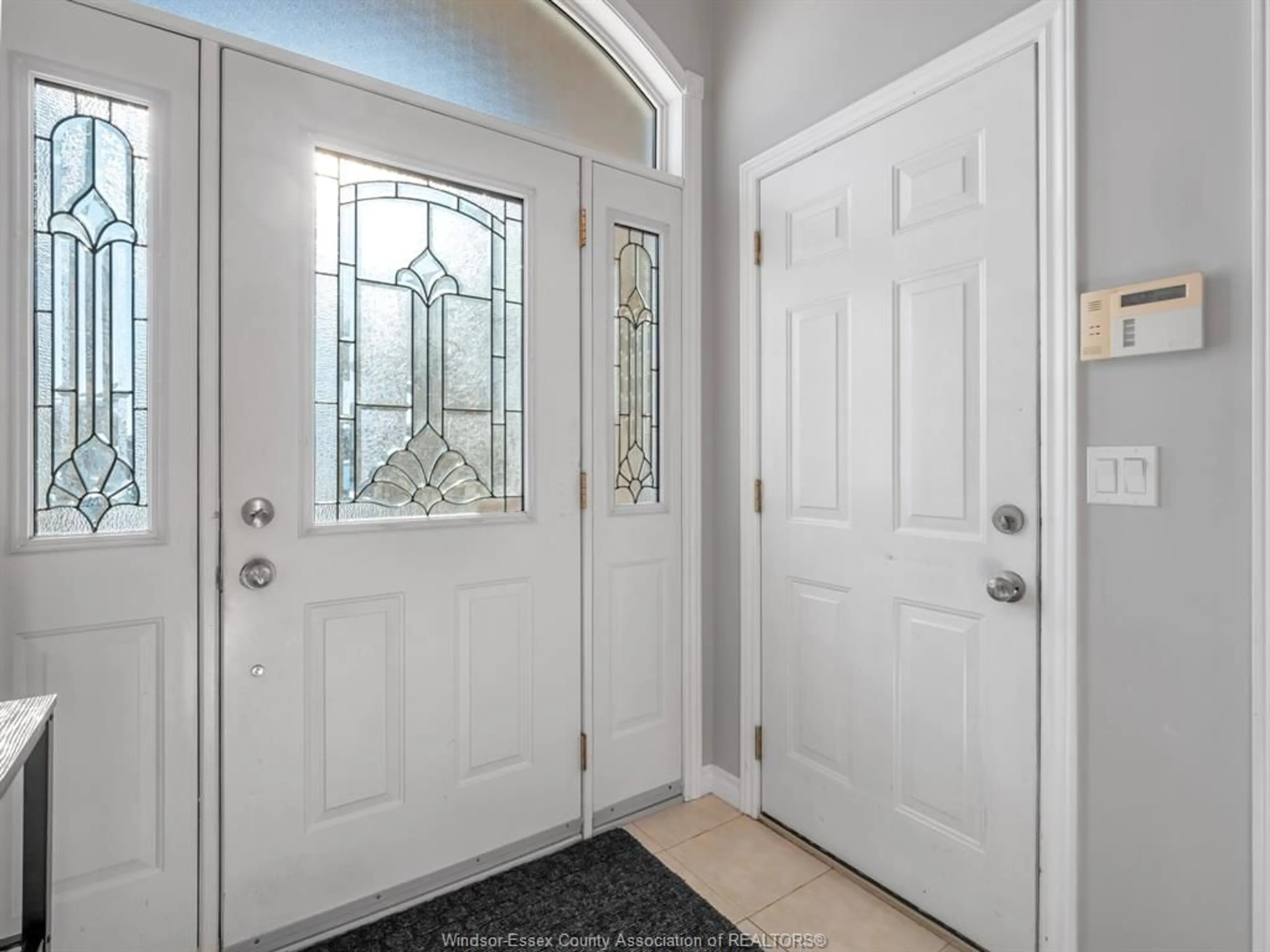 Indoor entryway for 1138 KING LOUIS St, Lakeshore Ontario N0R 1A0