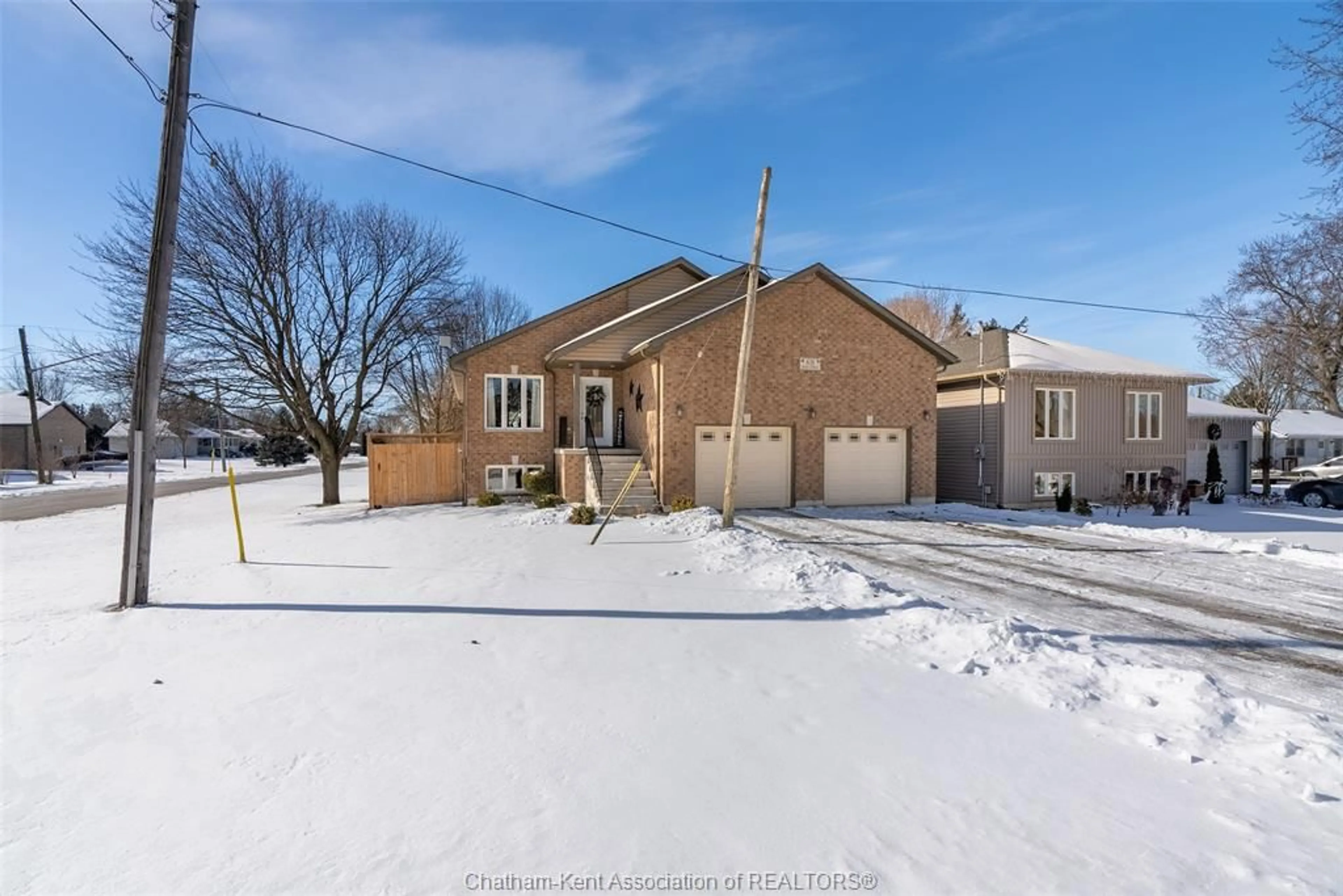 A pic from outside/outdoor area/front of a property/back of a property/a pic from drone, street for 631 MAIN St, Bothwell Ontario N0P1C0