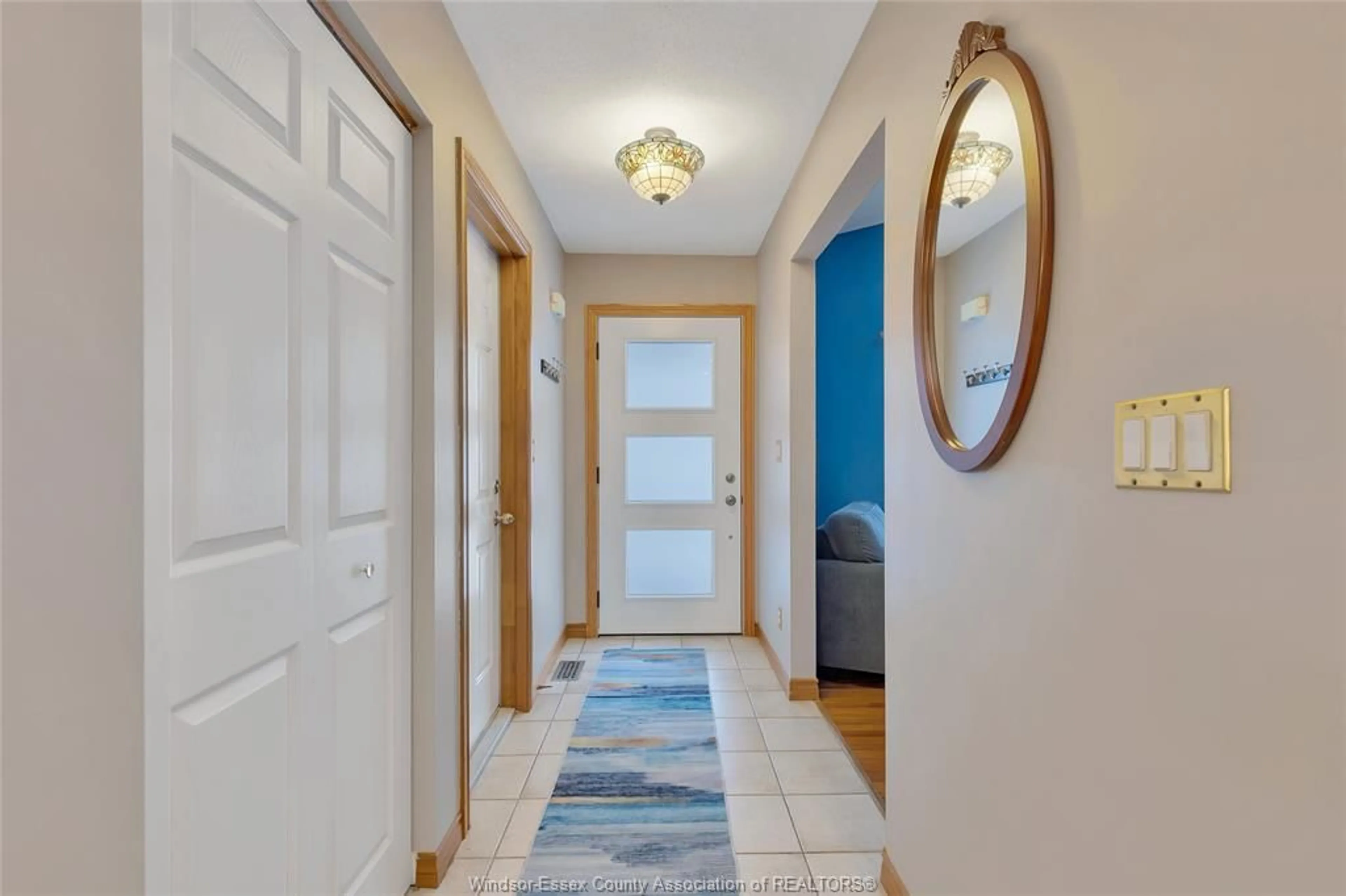 Indoor entryway for 4685 BUNKER Ave, Windsor Ontario N9G 3A8