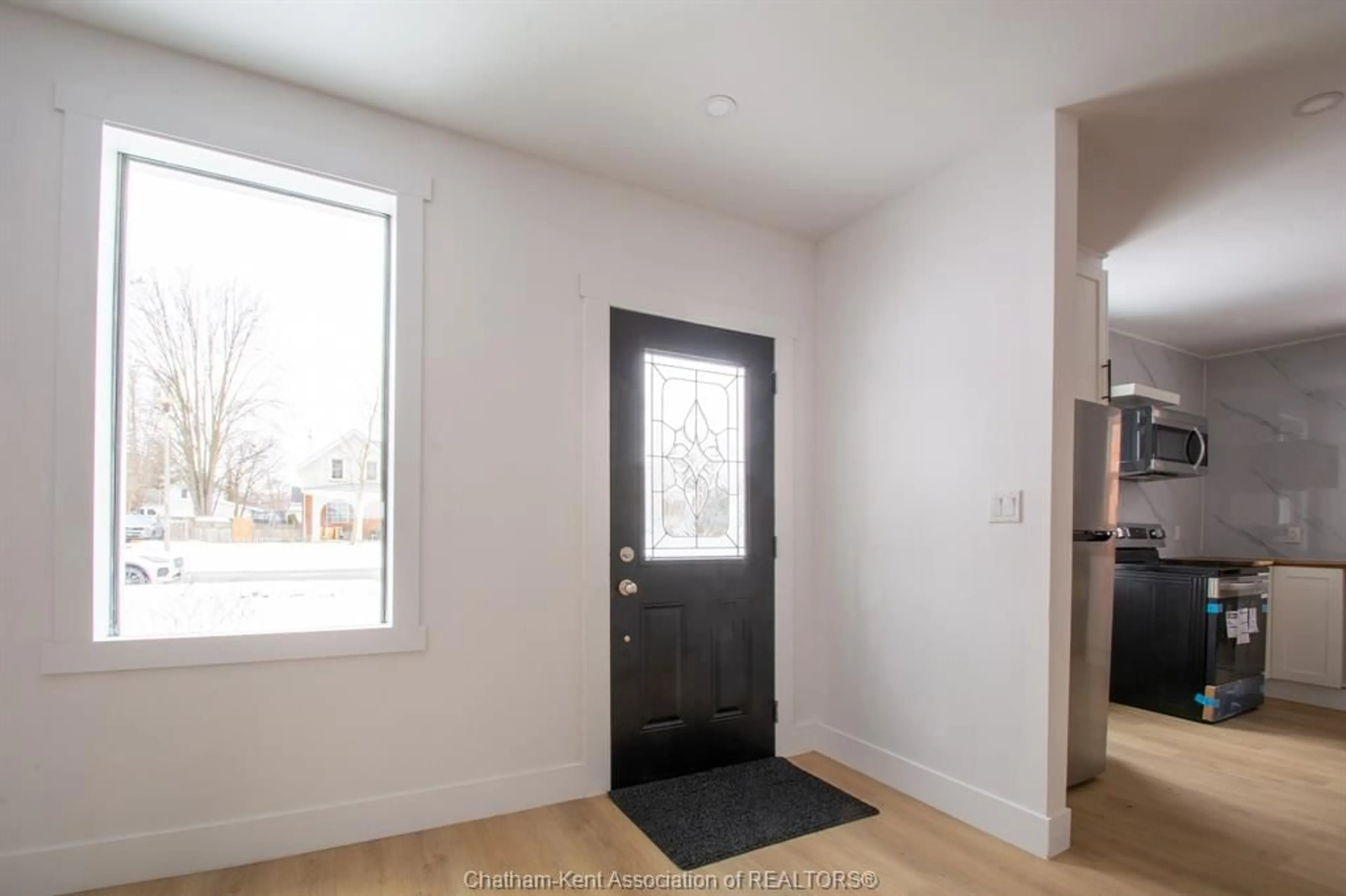 Indoor entryway for 231 Hughes St, Dresden Ontario N0P 1M0