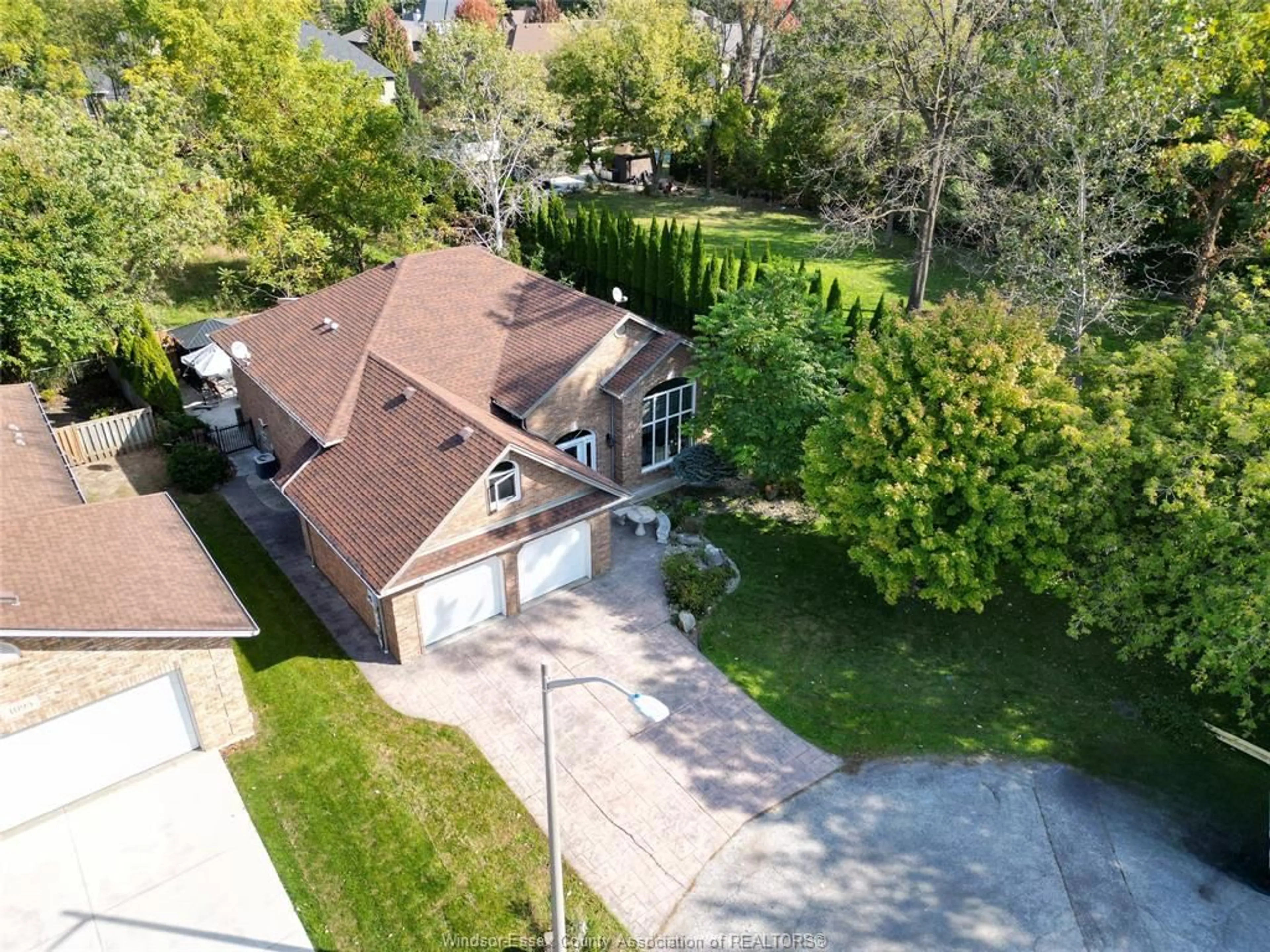 A pic from outside/outdoor area/front of a property/back of a property/a pic from drone, street for 1099 CERVI, LaSalle Ontario N9J 3L5