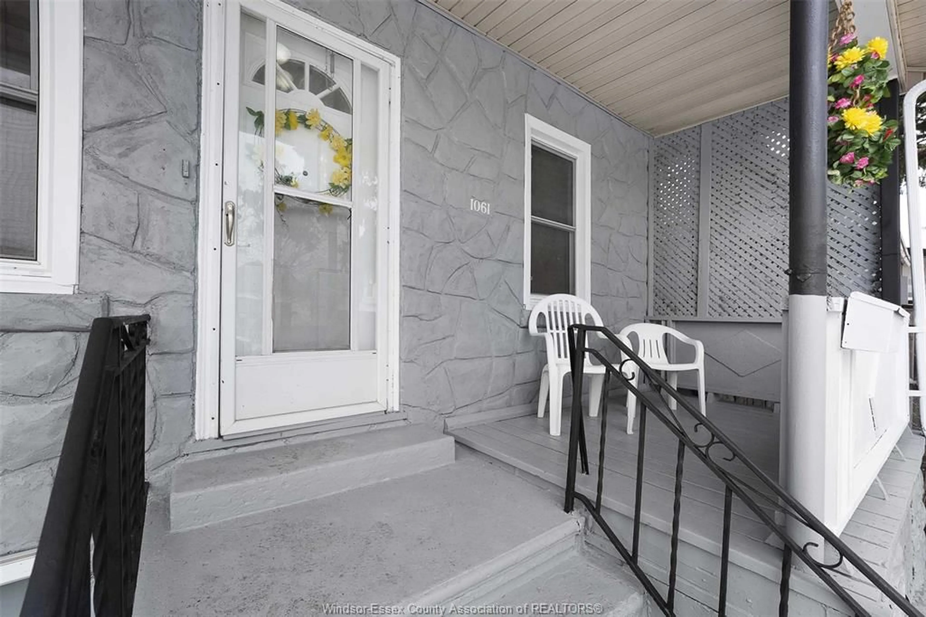 Patio, street for 1061 HIGHLAND Ave, Windsor Ontario N9A 1R6