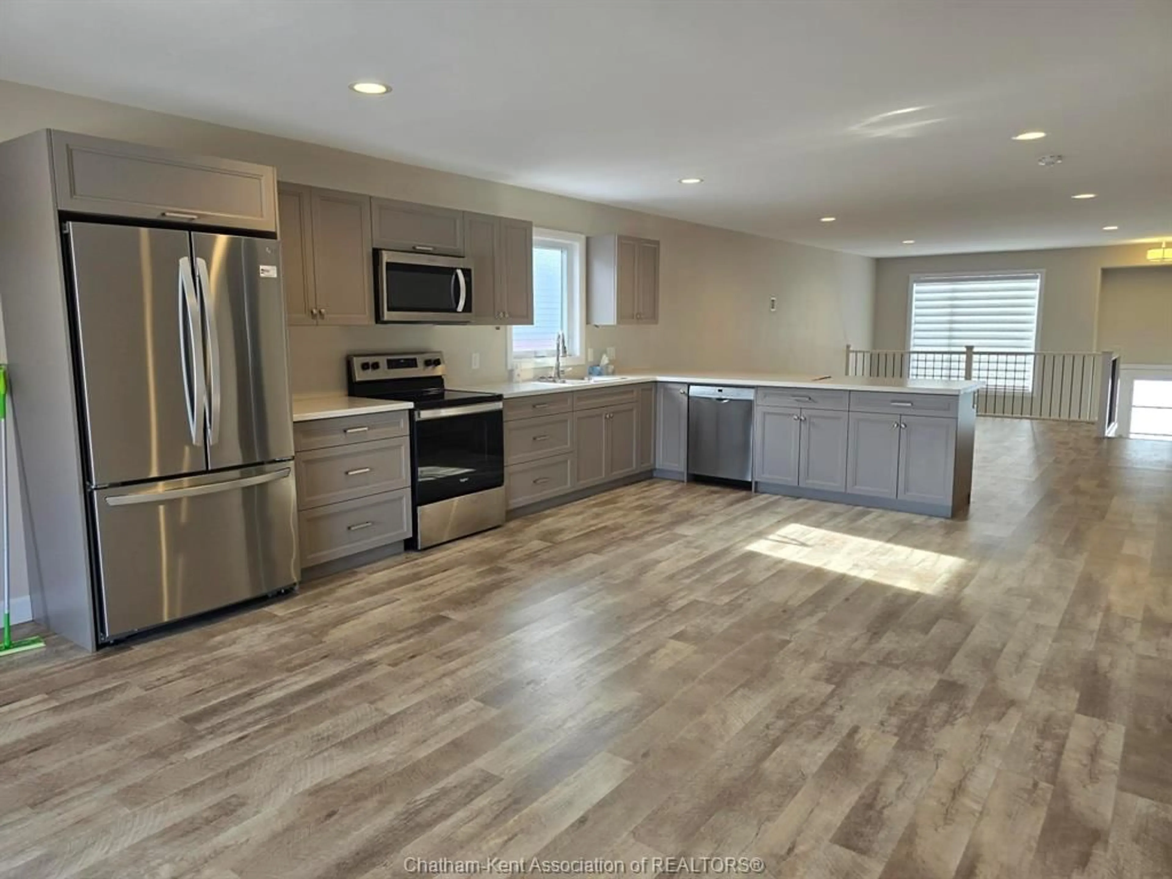 Open concept kitchen, unknown for 191 MOONSTONE Cres, Chatham Ontario N7M 0S1