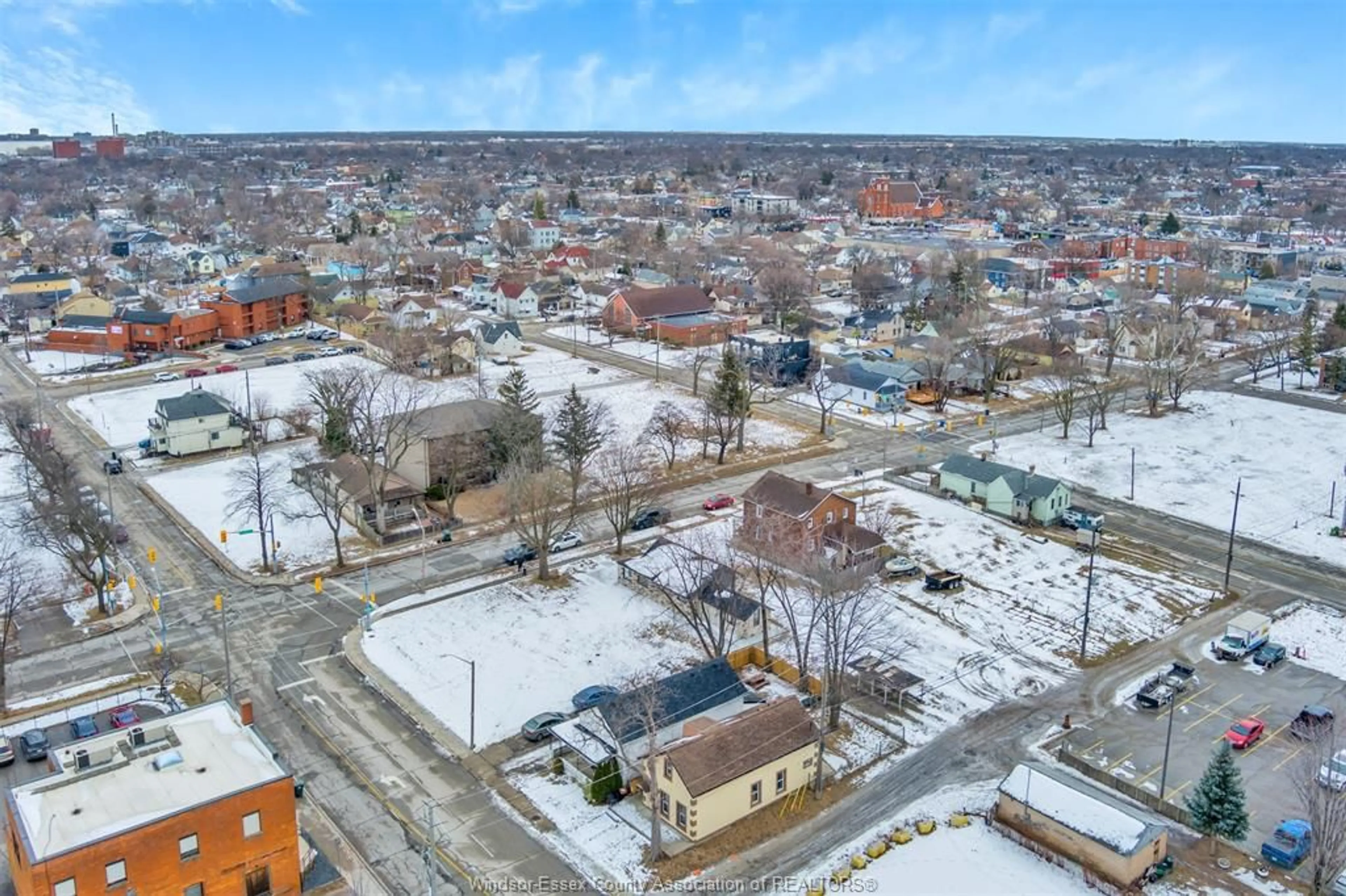 A pic from outside/outdoor area/front of a property/back of a property/a pic from drone, street for 567 CHATHAM St, Windsor Ontario N9A 2X2