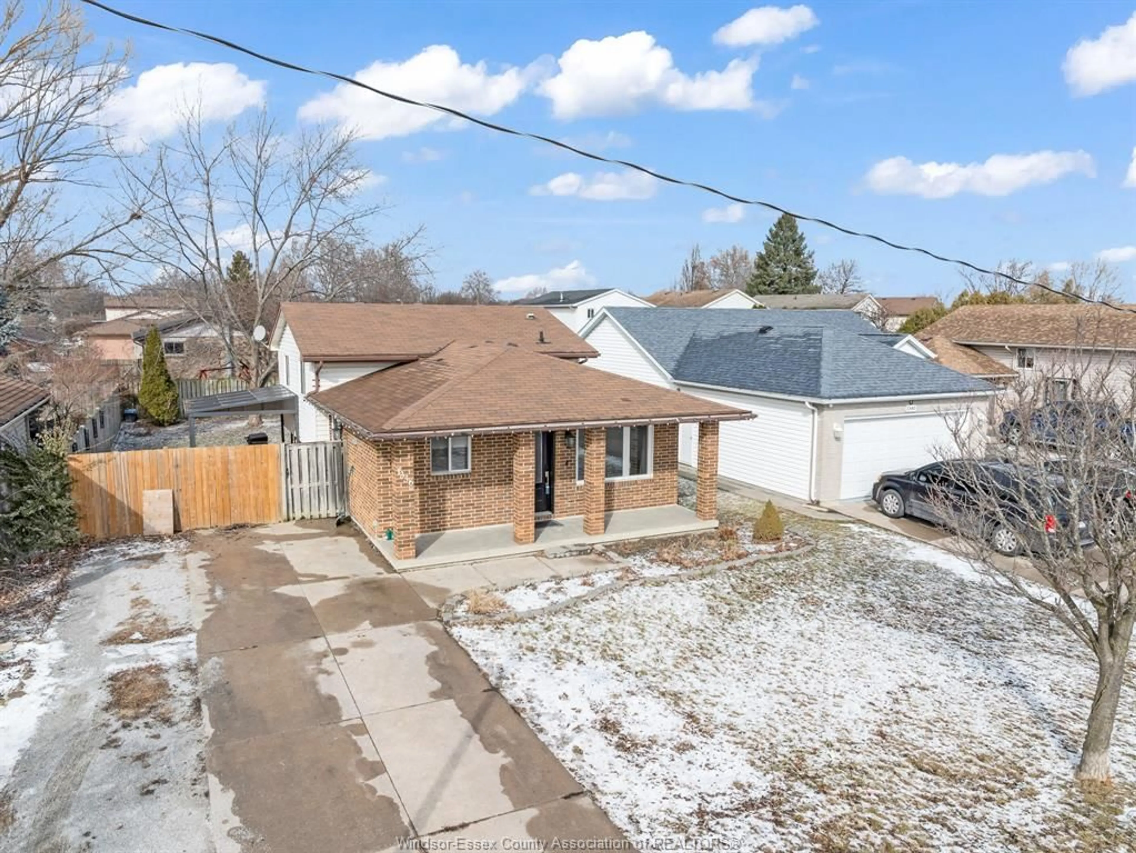 A pic from outside/outdoor area/front of a property/back of a property/a pic from drone, street for 1336 HANSEN Cres, Windsor Ontario N8W 5M5