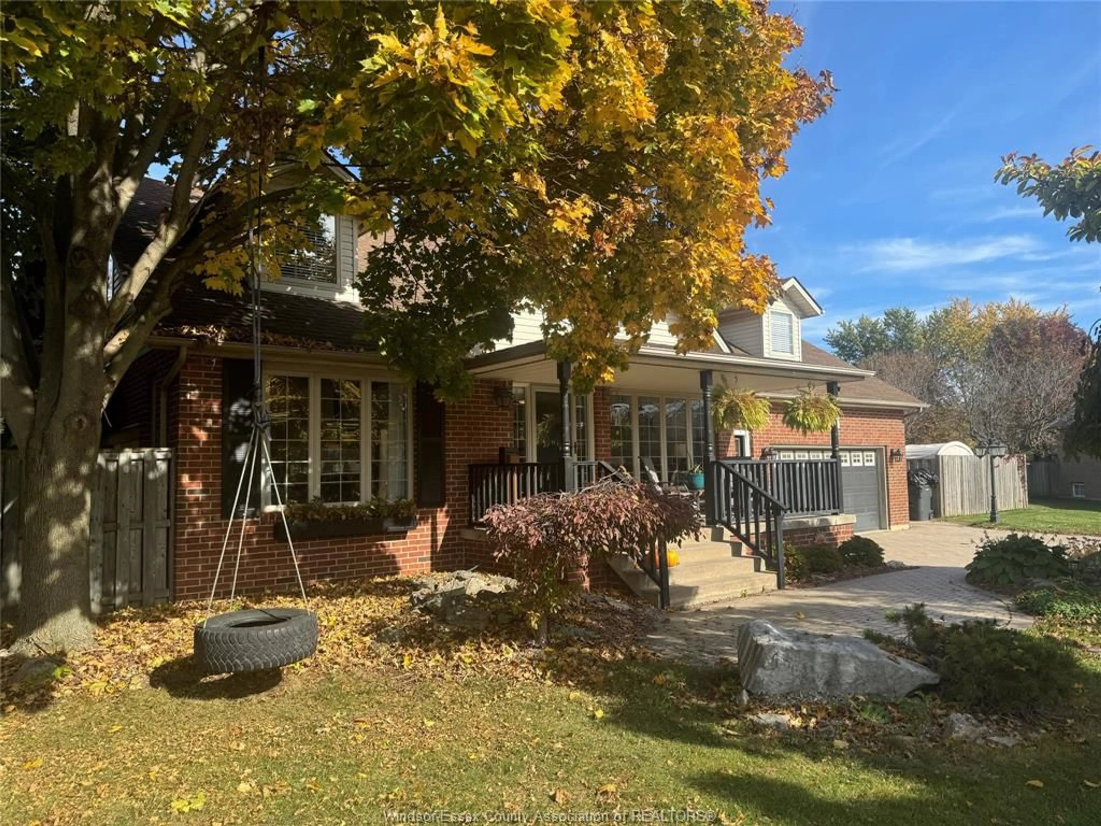 A pic from outside/outdoor area/front of a property/back of a property/a pic from drone, unknown for 107 CRANBROOK Crt, Amherstburg Ontario N9V 4B3