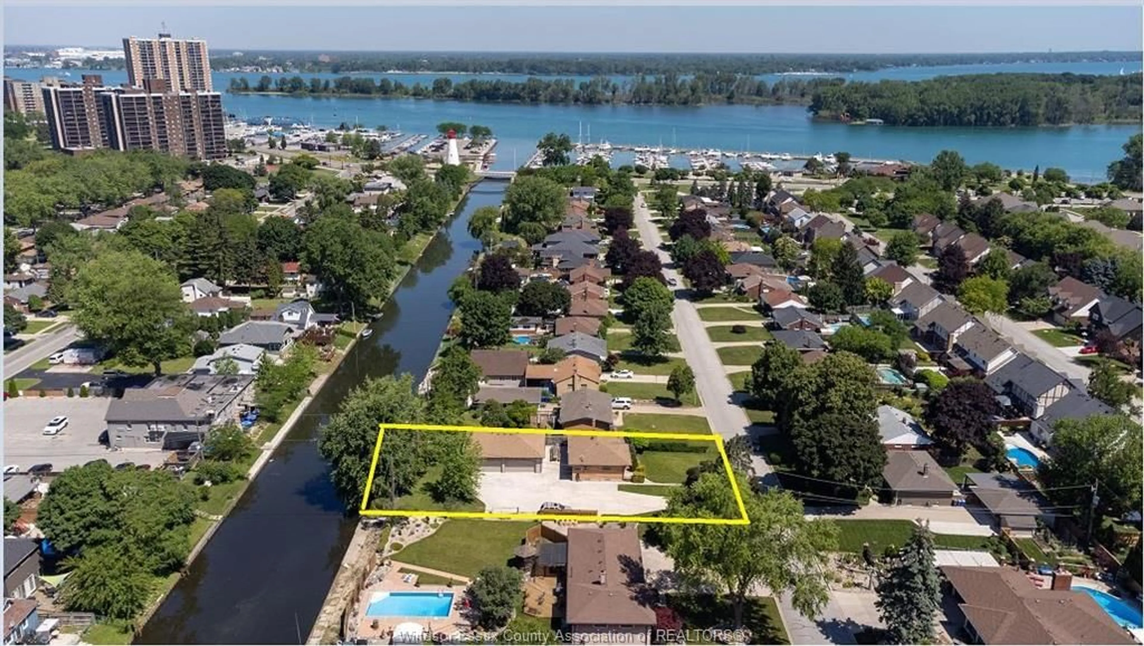 A pic from outside/outdoor area/front of a property/back of a property/a pic from drone, water/lake/river/ocean view for 493 BERTHA, Windsor Ontario N8P 1B6