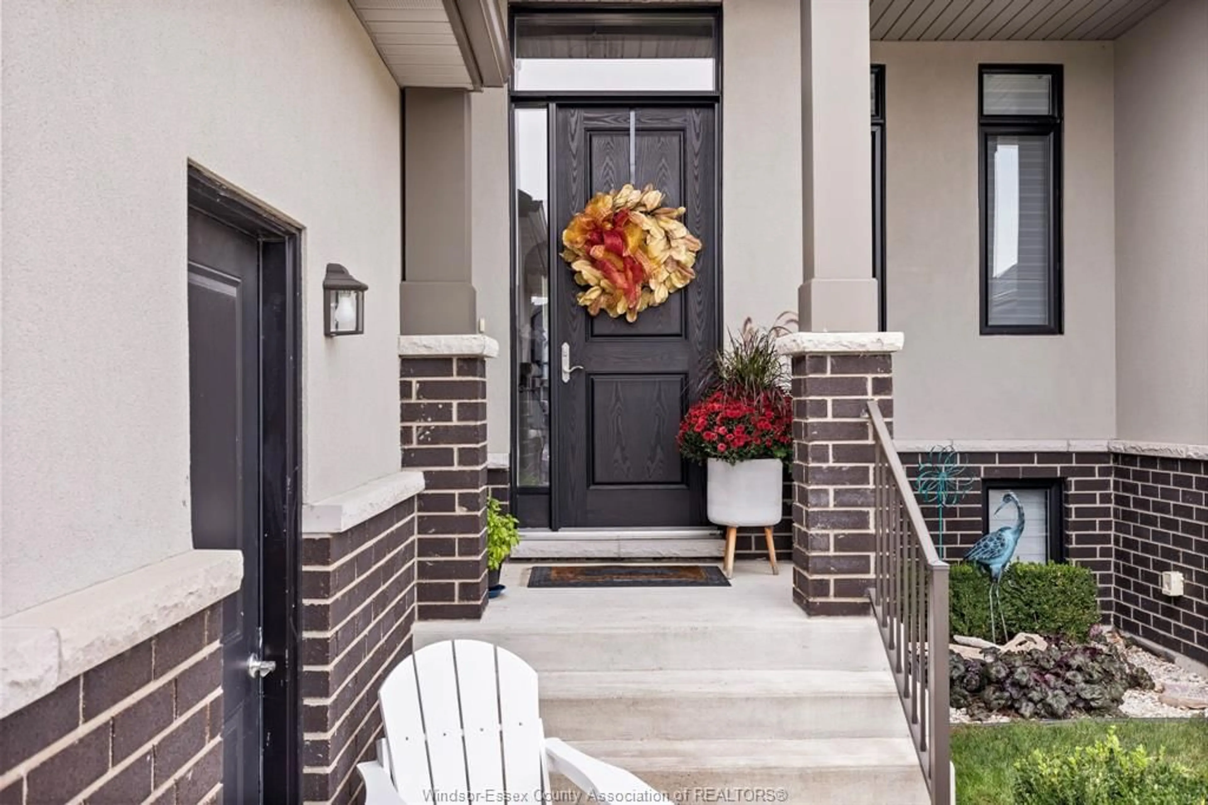 Indoor entryway for 97 CAROLINA WOODS Cres, Leamington Ontario N8H 5N2