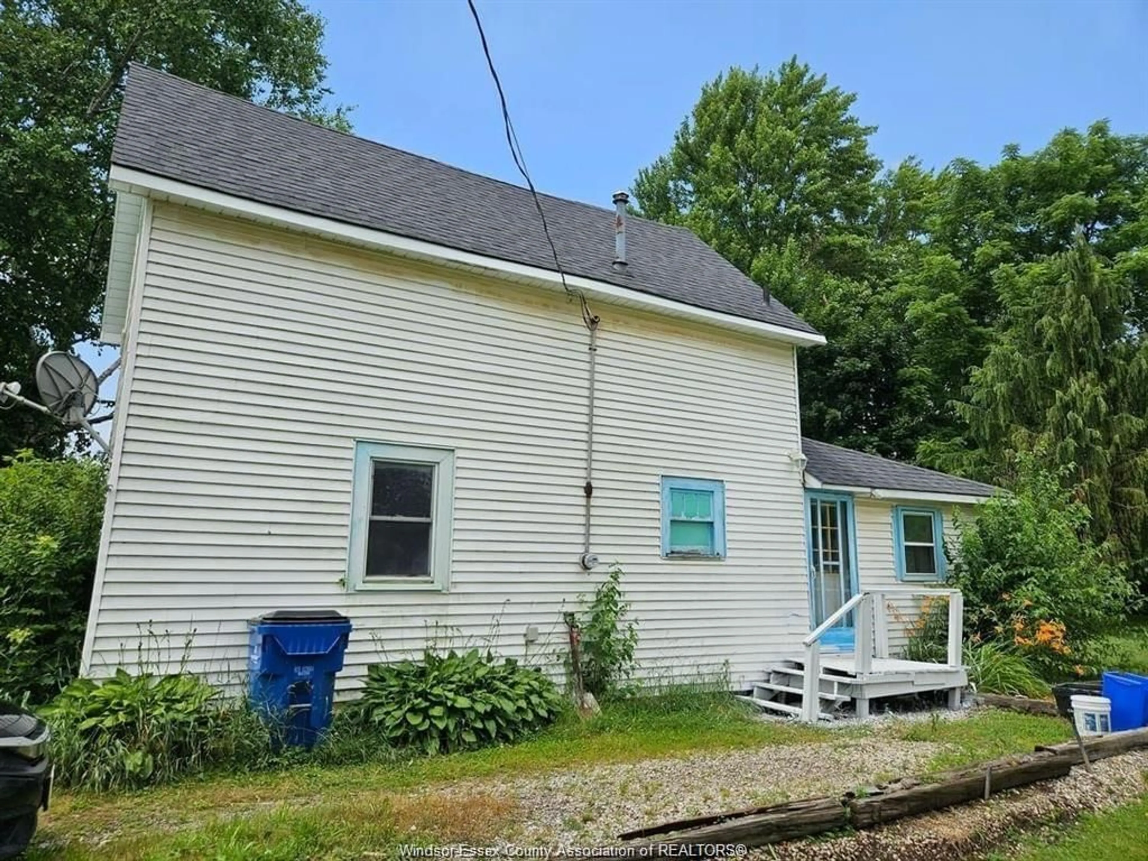 A pic from outside/outdoor area/front of a property/back of a property/a pic from drone, building for 454 TRERICE, Dresden Ontario N0P 1M0