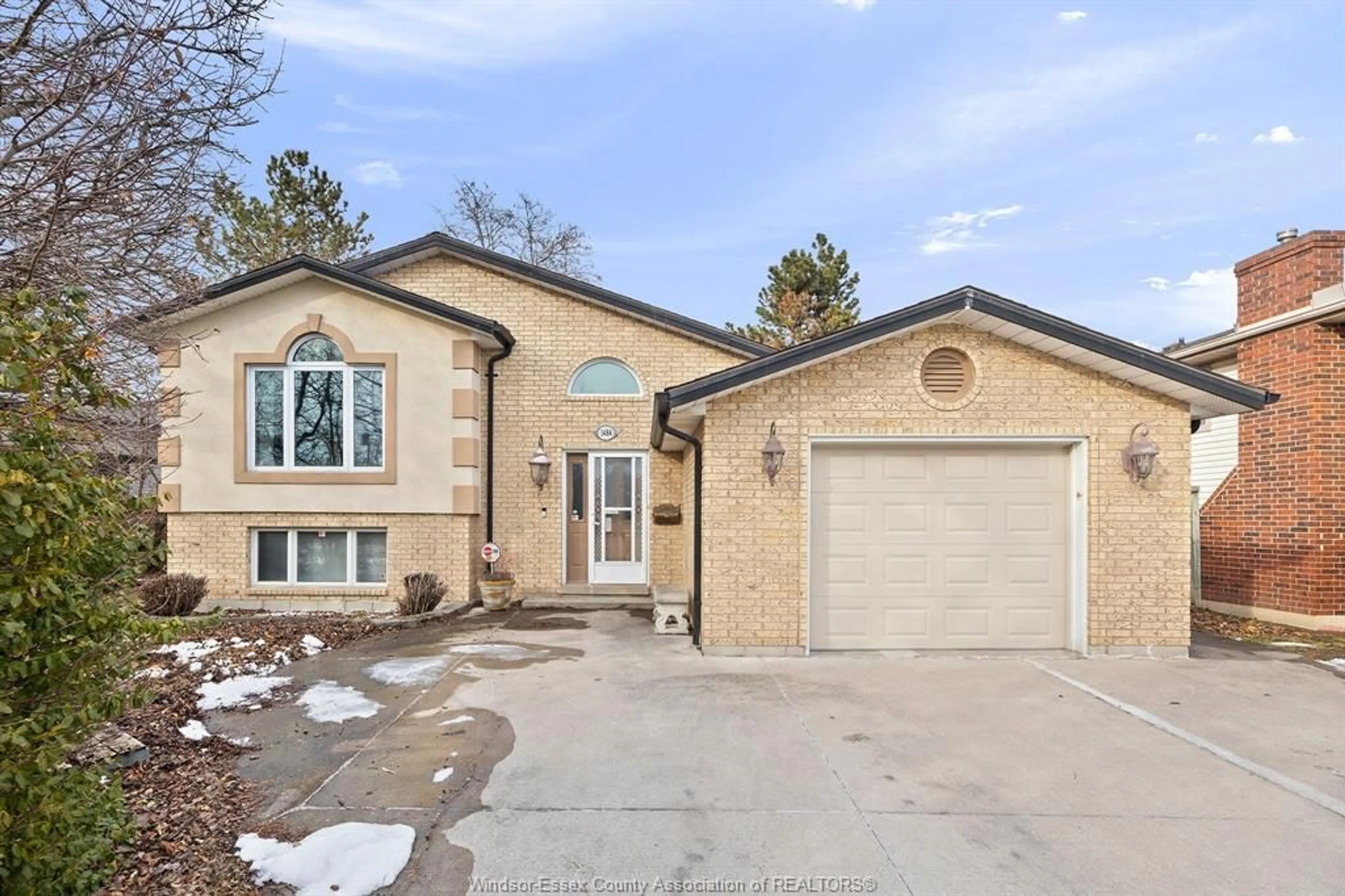 Home with brick exterior material, street for 1484 SUGARWOOD Cres, LaSalle Ontario N9H 2H5