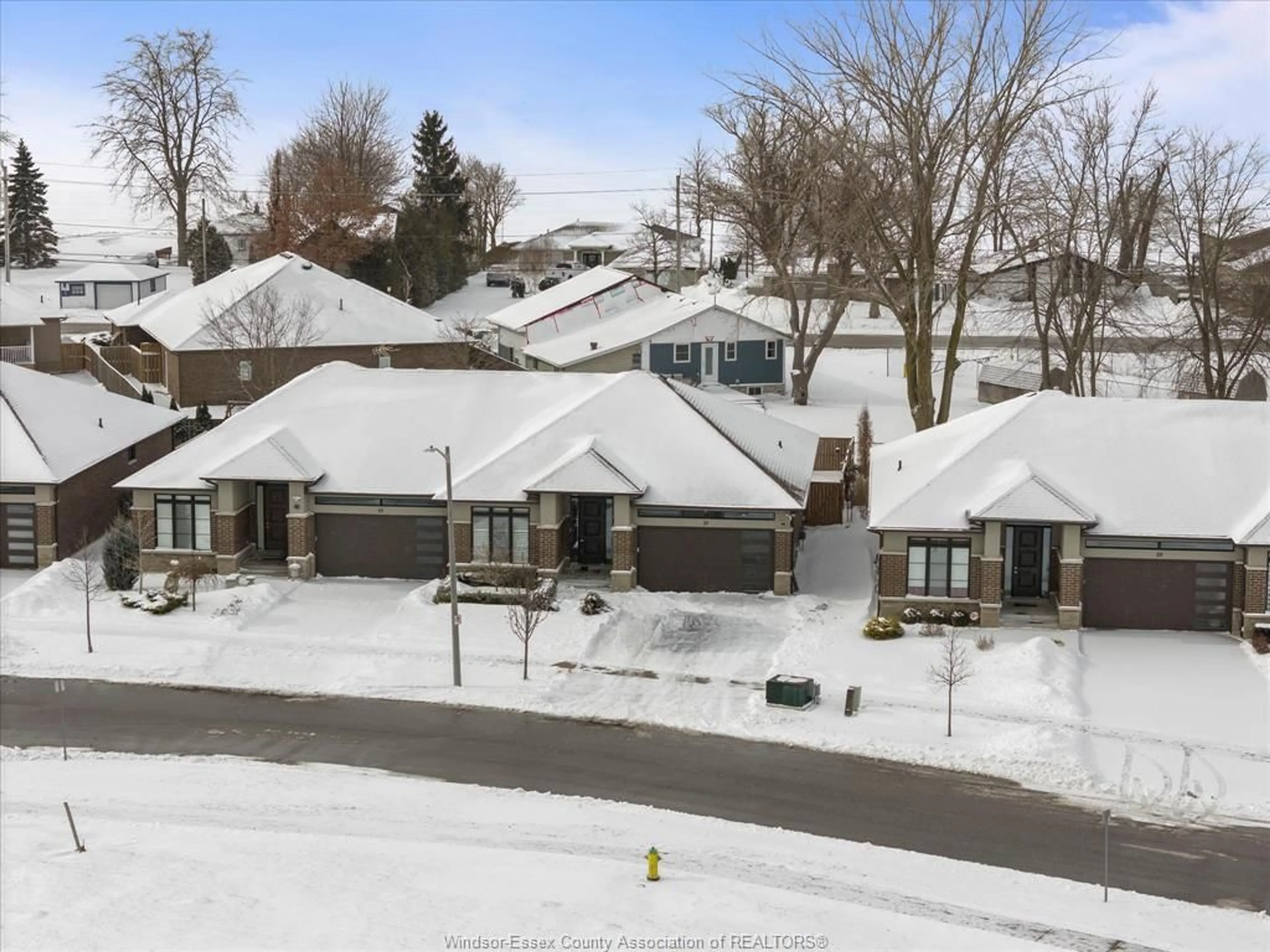 A pic from outside/outdoor area/front of a property/back of a property/a pic from drone, street for 27 Tanglewood Drive, Leamington Ontario N8H 0C8